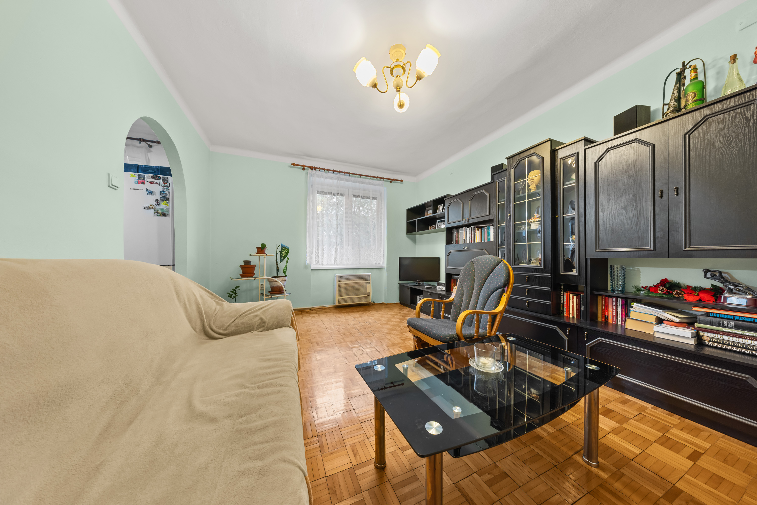 Na predaj PRIESTRANNÝ zrekonštruovaný 2 izbový byt v Šamoríne