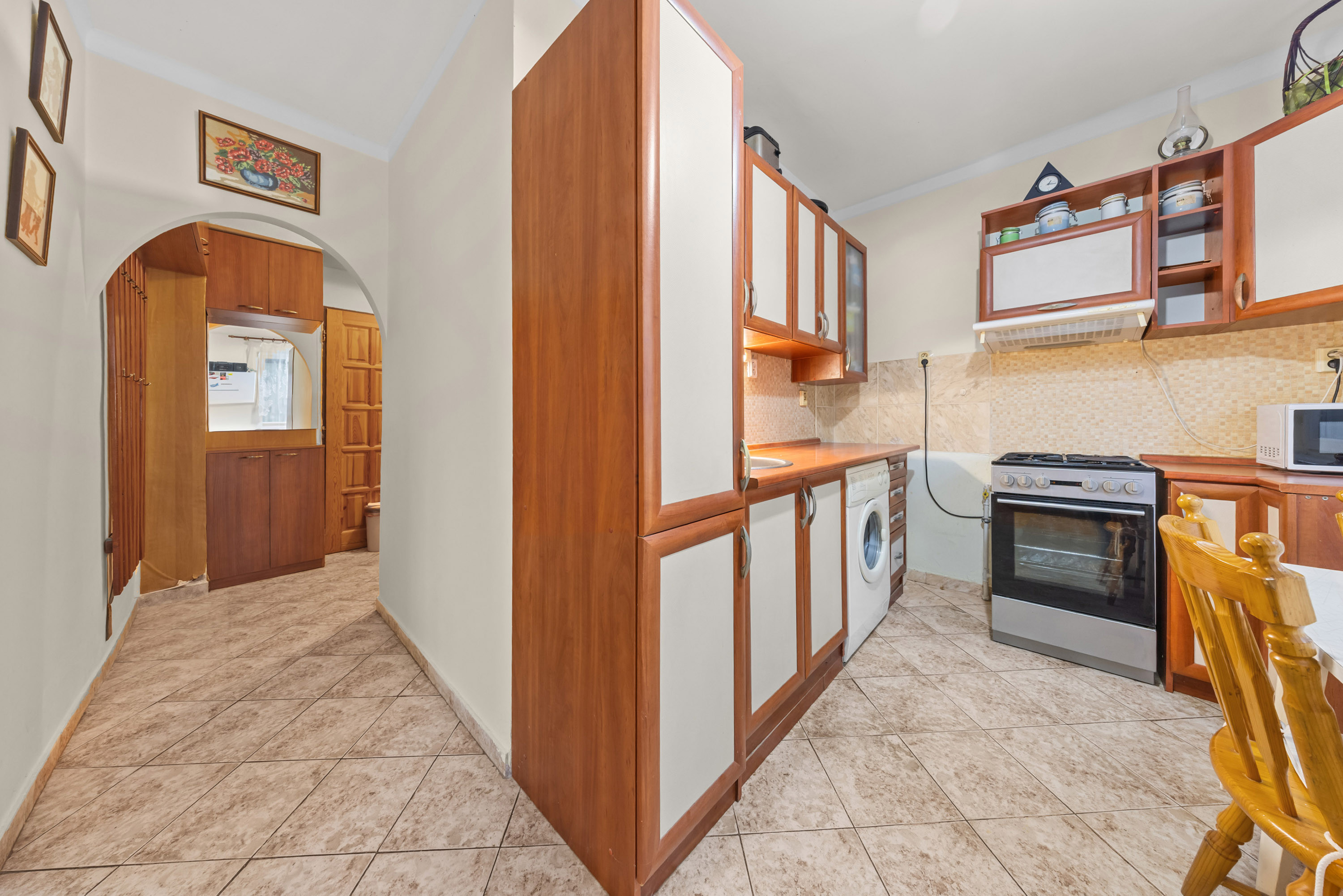 Na predaj PRIESTRANNÝ zrekonštruovaný 2 izbový byt v Šamoríne