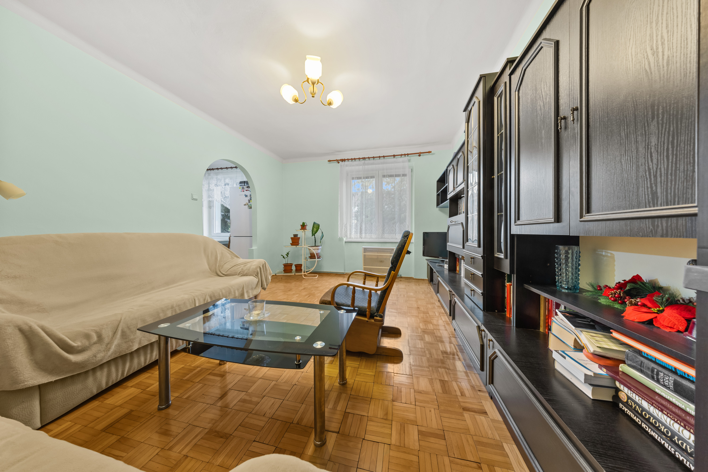 Na predaj PRIESTRANNÝ zrekonštruovaný 2 izbový byt v Šamoríne