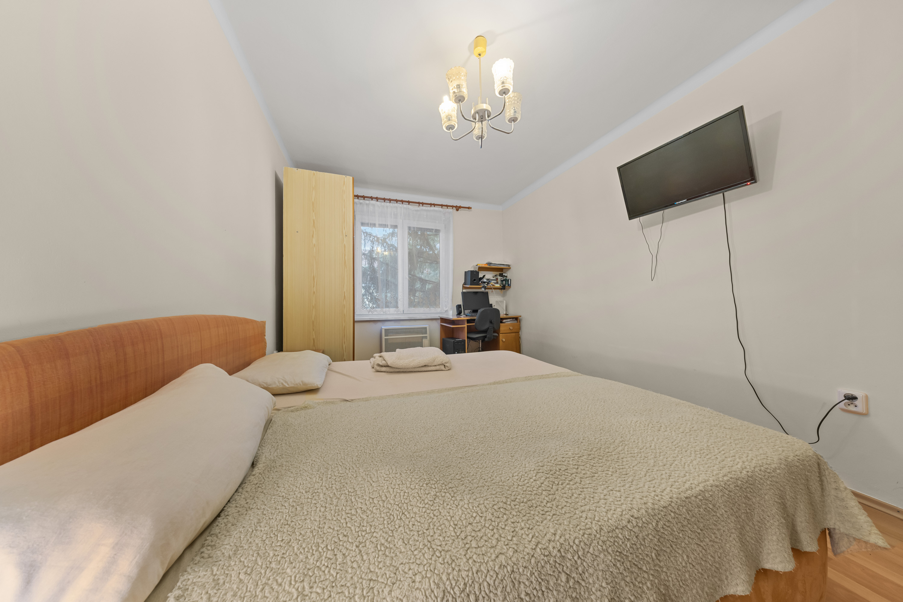 Na predaj PRIESTRANNÝ zrekonštruovaný 2 izbový byt v Šamoríne