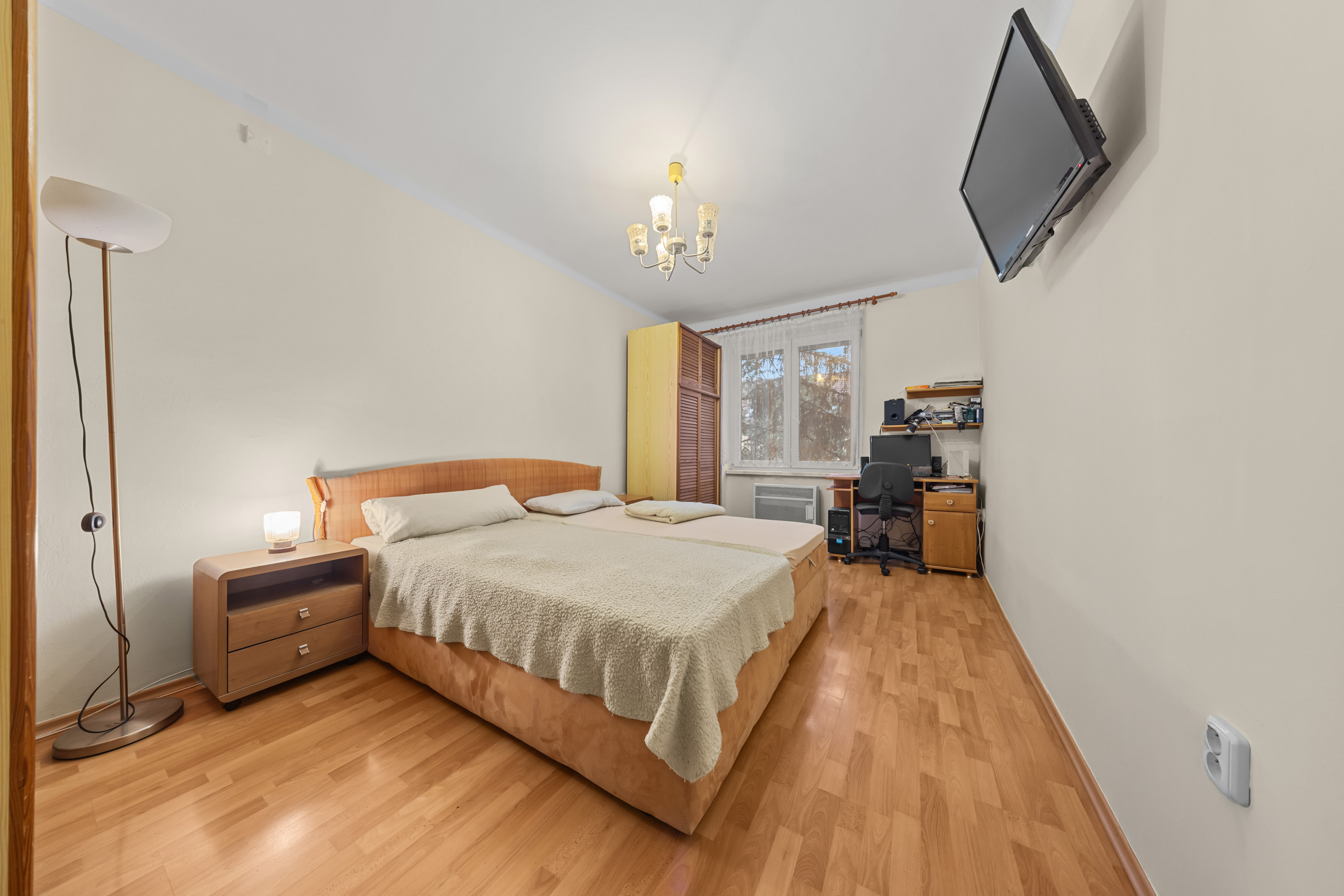 Na predaj PRIESTRANNÝ zrekonštruovaný 2 izbový byt v Šamoríne