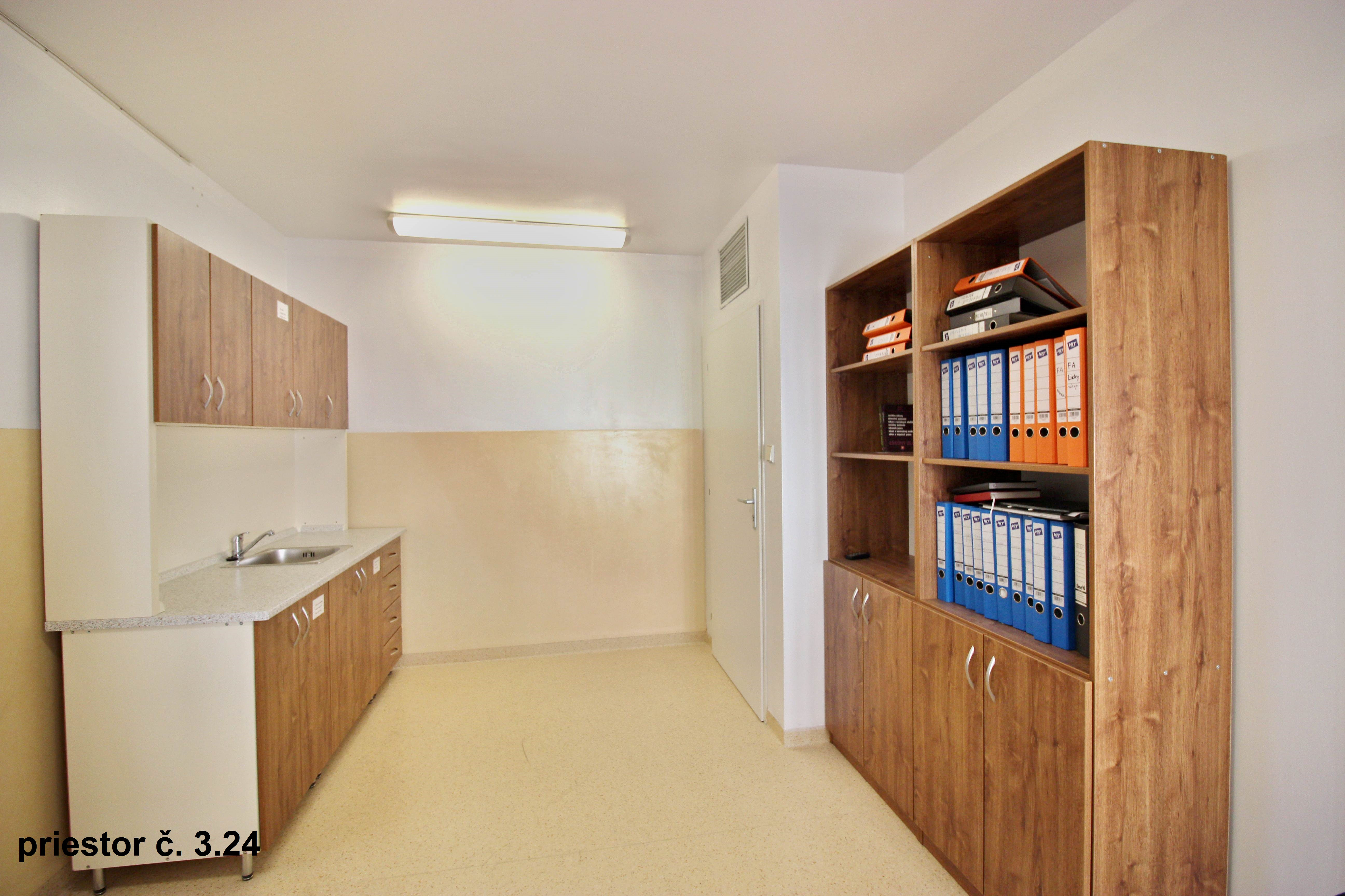 PRENÁJOM ambulancia/služby 36,10 m2, Piešťany, Winterova ul.