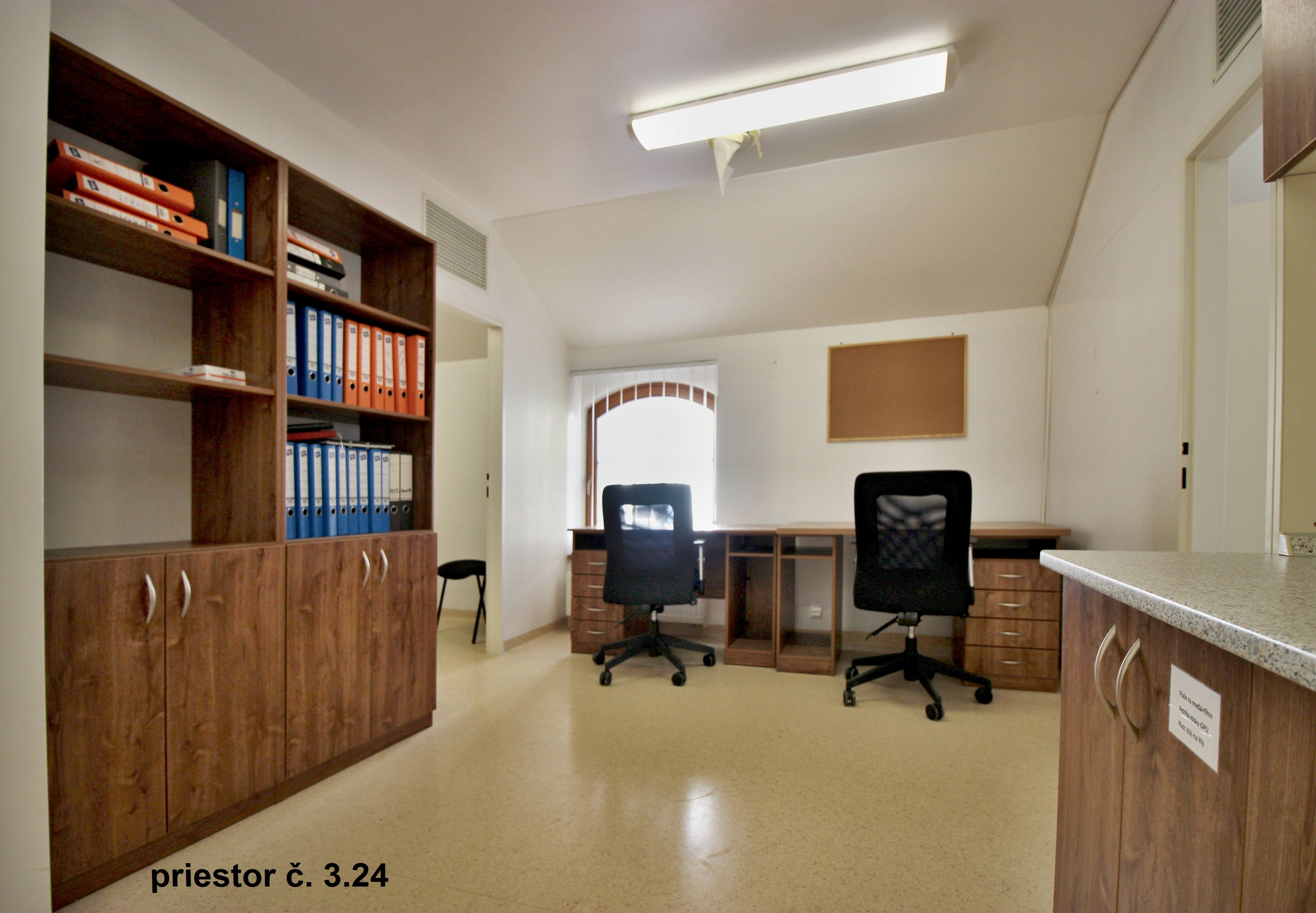 PRENÁJOM ambulancia/služby 36,10 m2, Piešťany, Winterova ul.