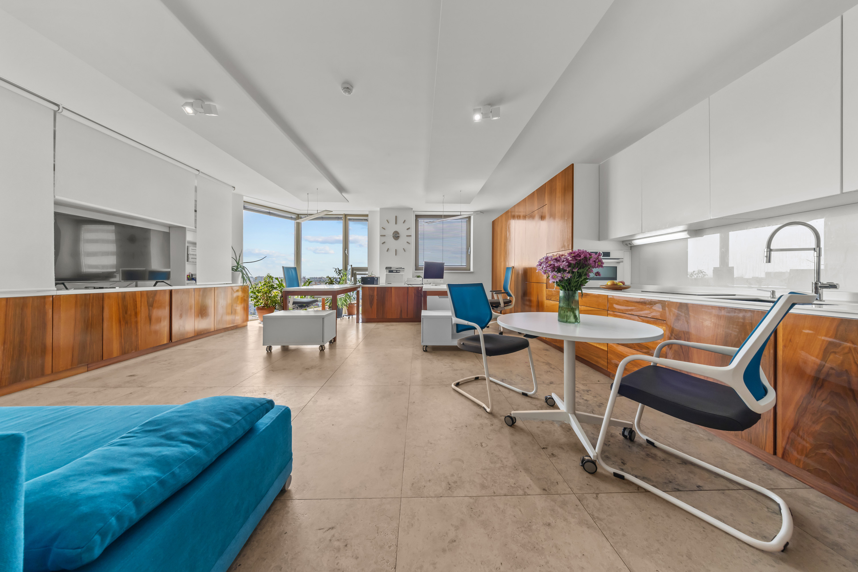 PREDAJ: 1-izbový apartmán 49 m² na začiatku Petržalky