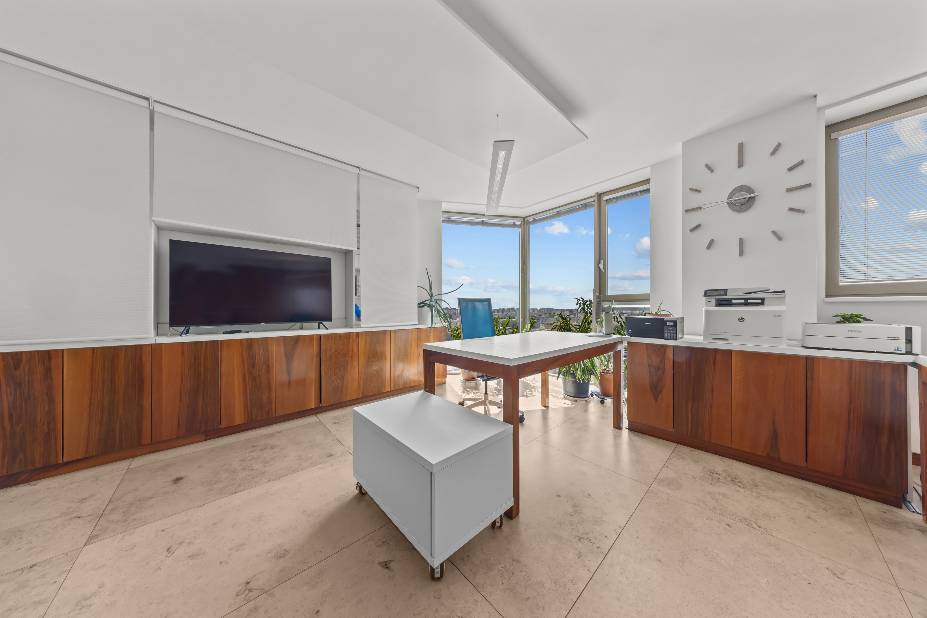 PREDAJ: 1-izbový apartmán 49 m² na začiatku Petržalky