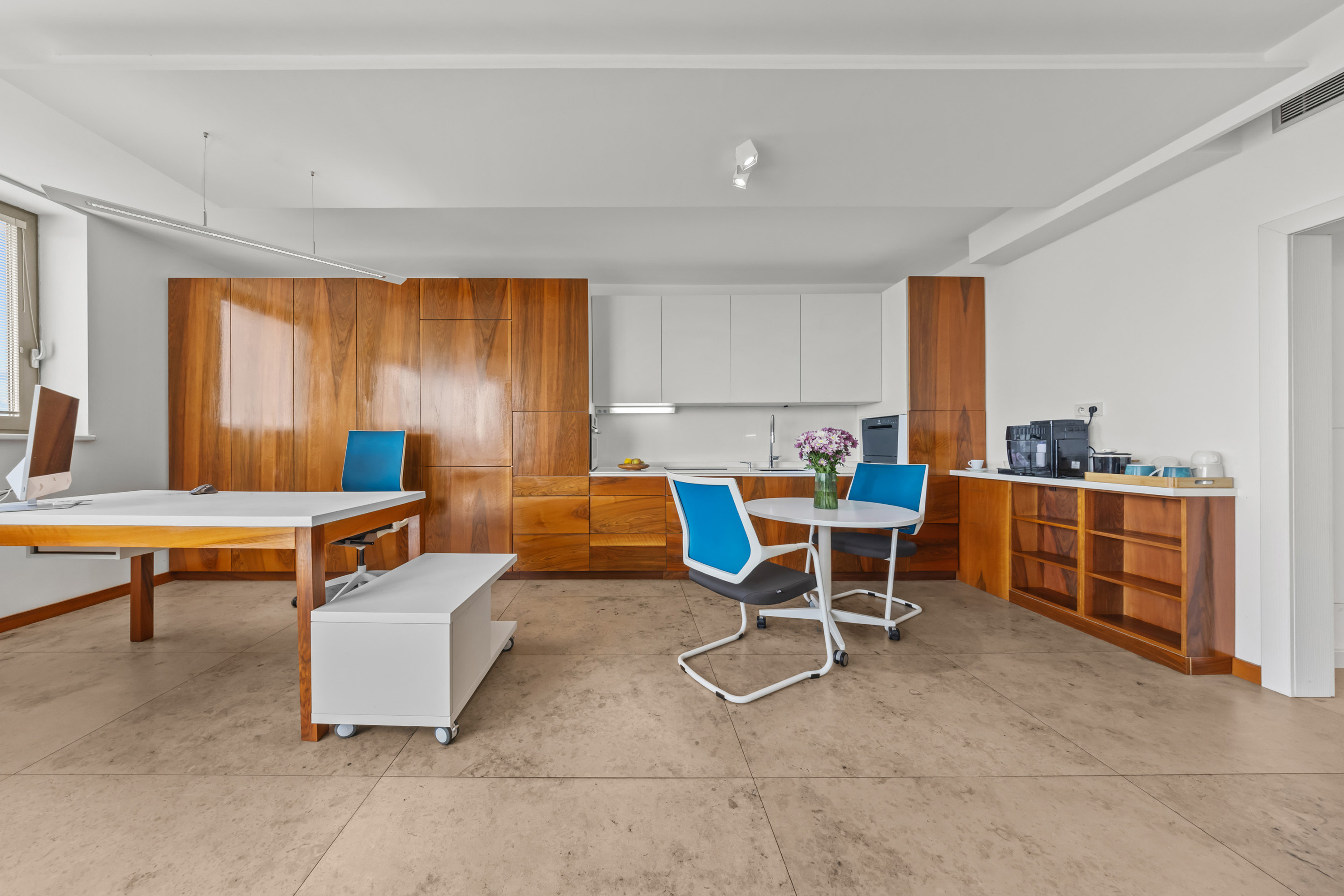 PREDAJ: 1-izbový apartmán 49 m² na začiatku Petržalky