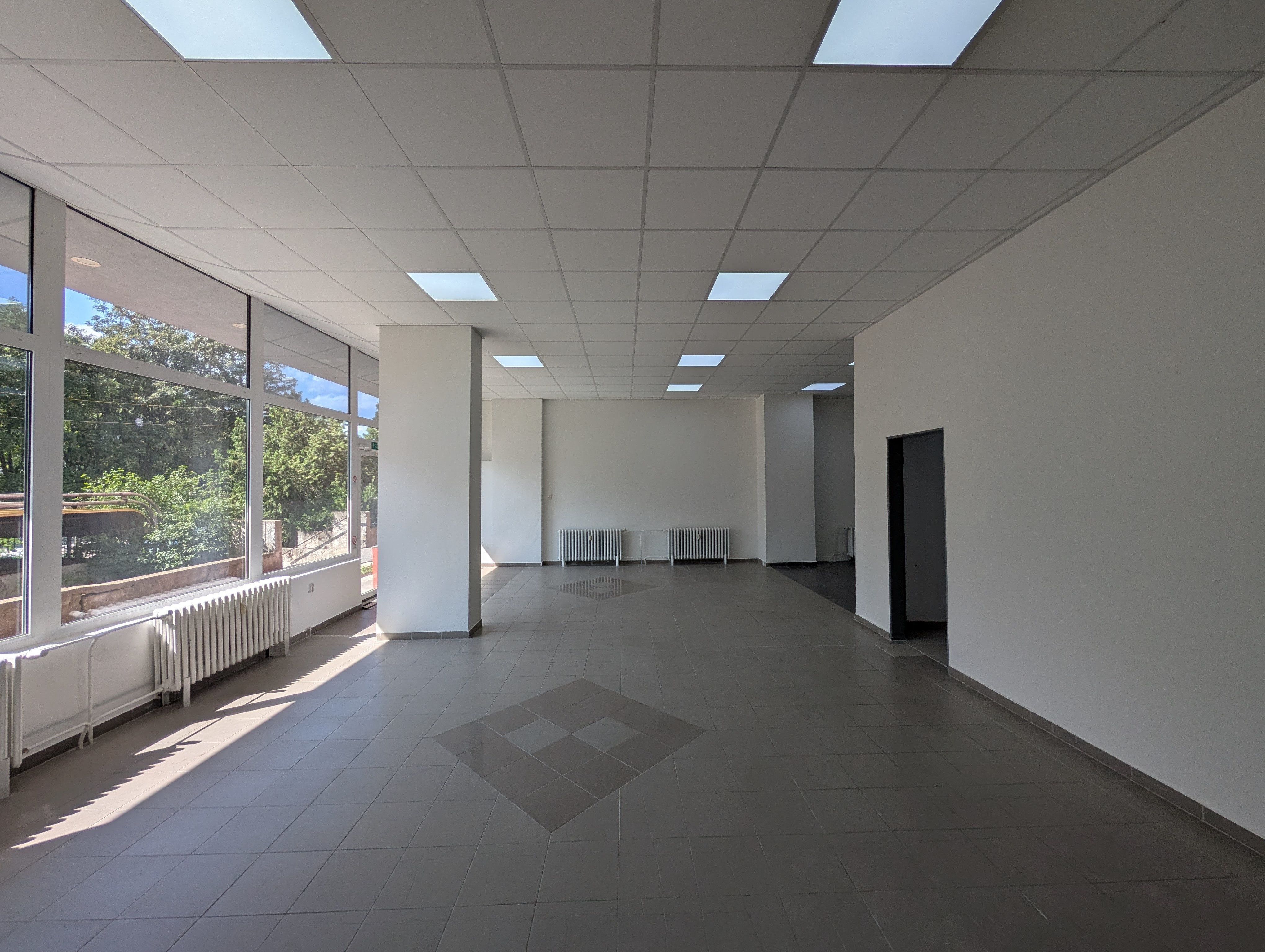 PRENÁJOM: Obchodný priestor 158 m2 v centre Petržalky (Strečnianska)