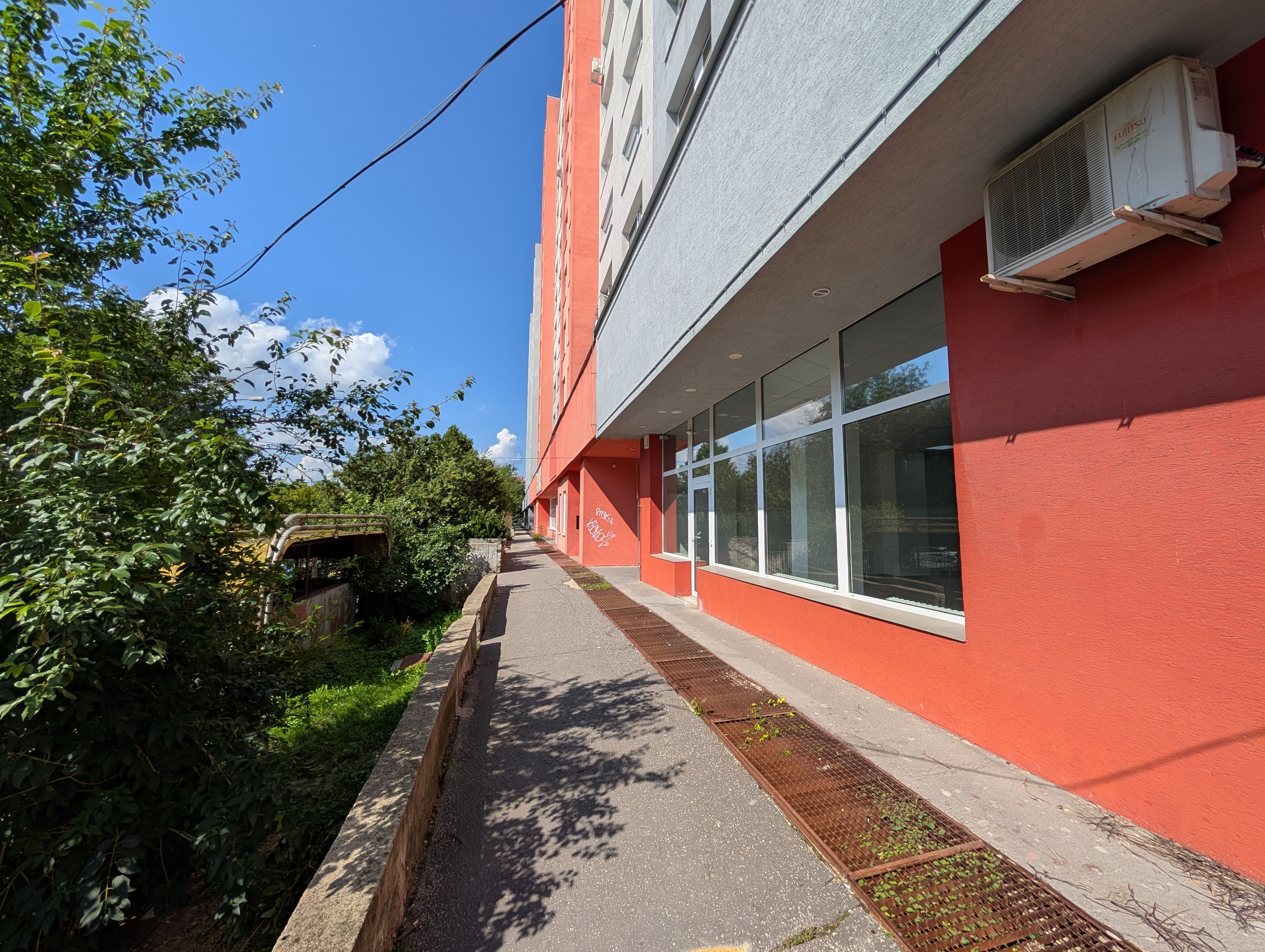 PRENÁJOM: Obchodný priestor 158 m2 v centre Petržalky (Strečnianska)