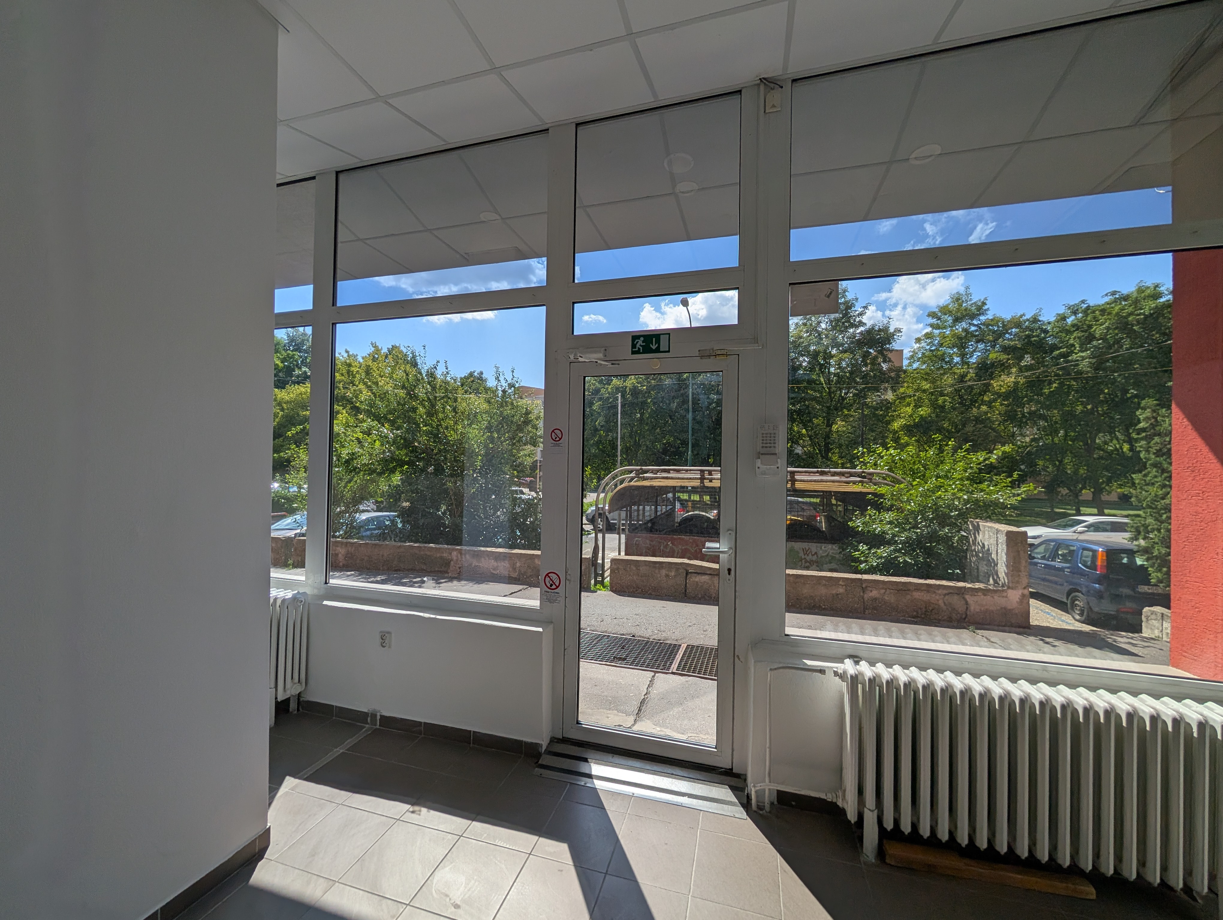 PRENÁJOM: Obchodný priestor 158 m2 v centre Petržalky (Strečnianska)