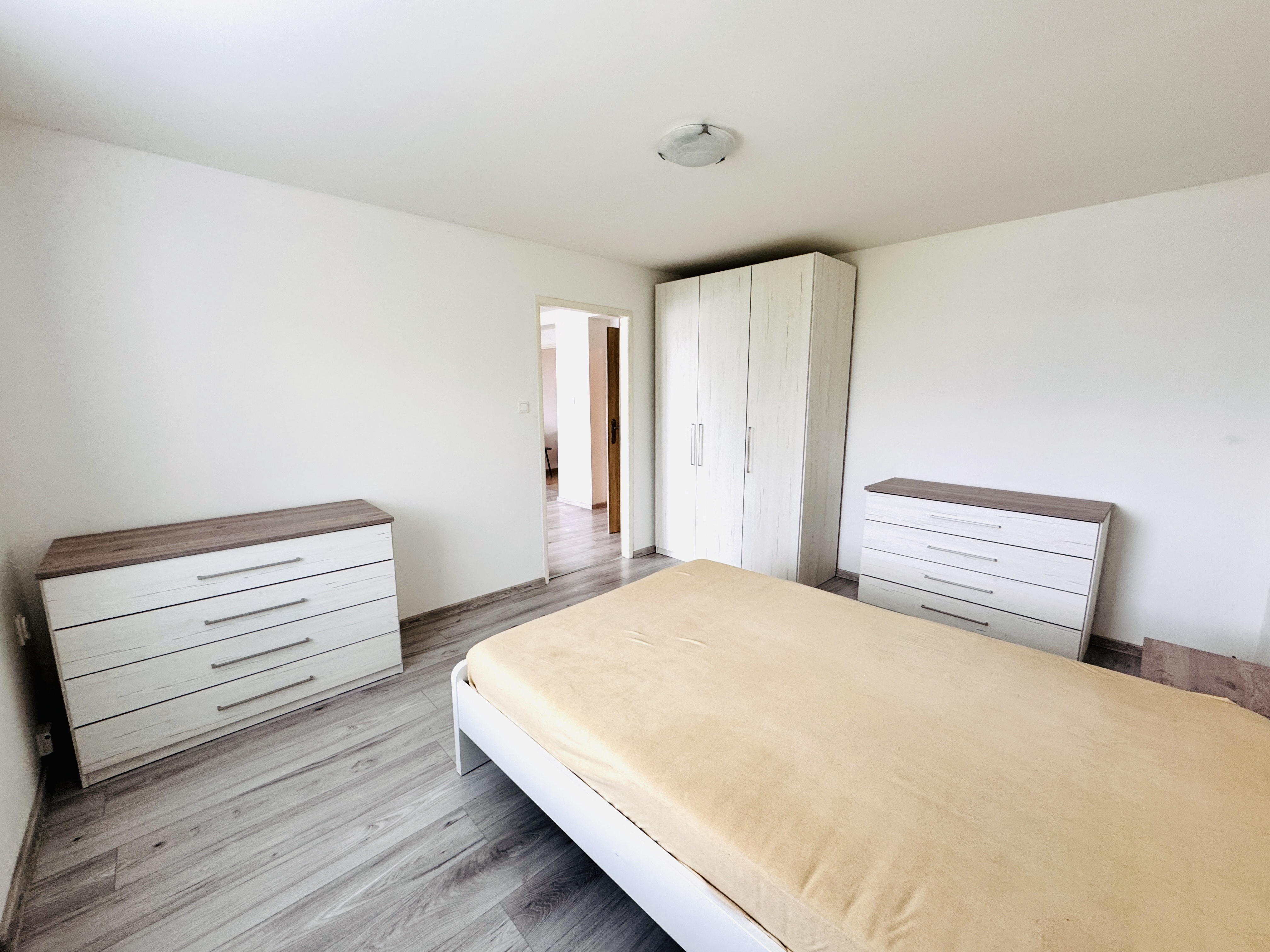 Na prenájom 2-izbový zariadený byt v Holíči – ul. Sasinkova.