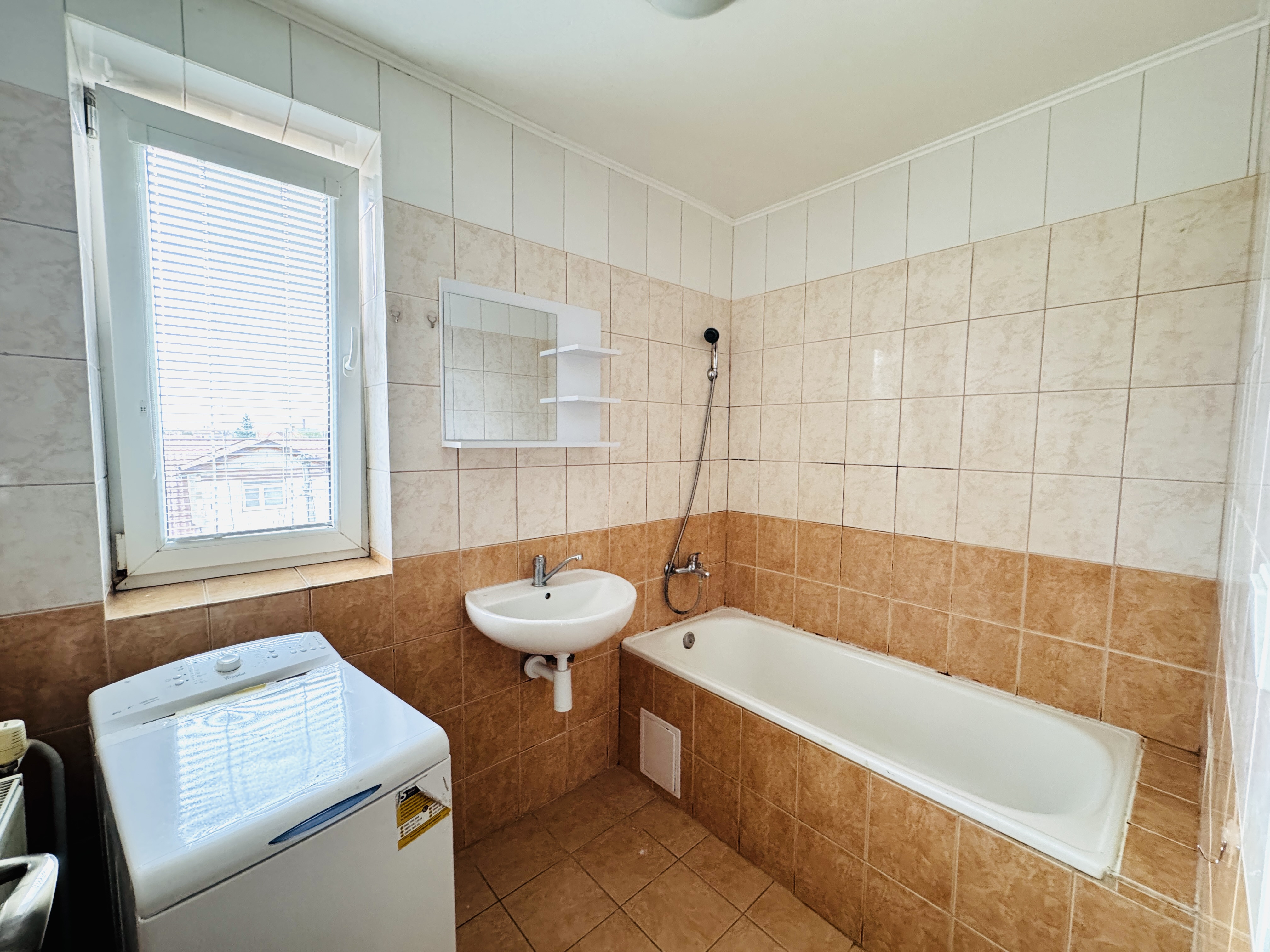 Na prenájom 2-izbový zariadený byt v Holíči – ul. Sasinkova.