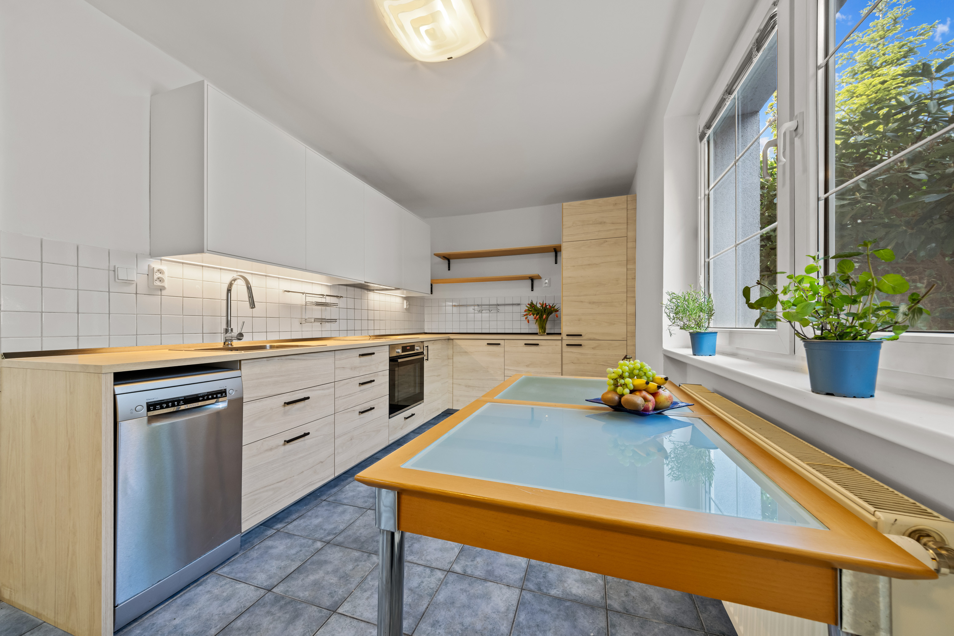 Predaj priestranného 4 izbového rodinného domu s bazénom na Kolibe