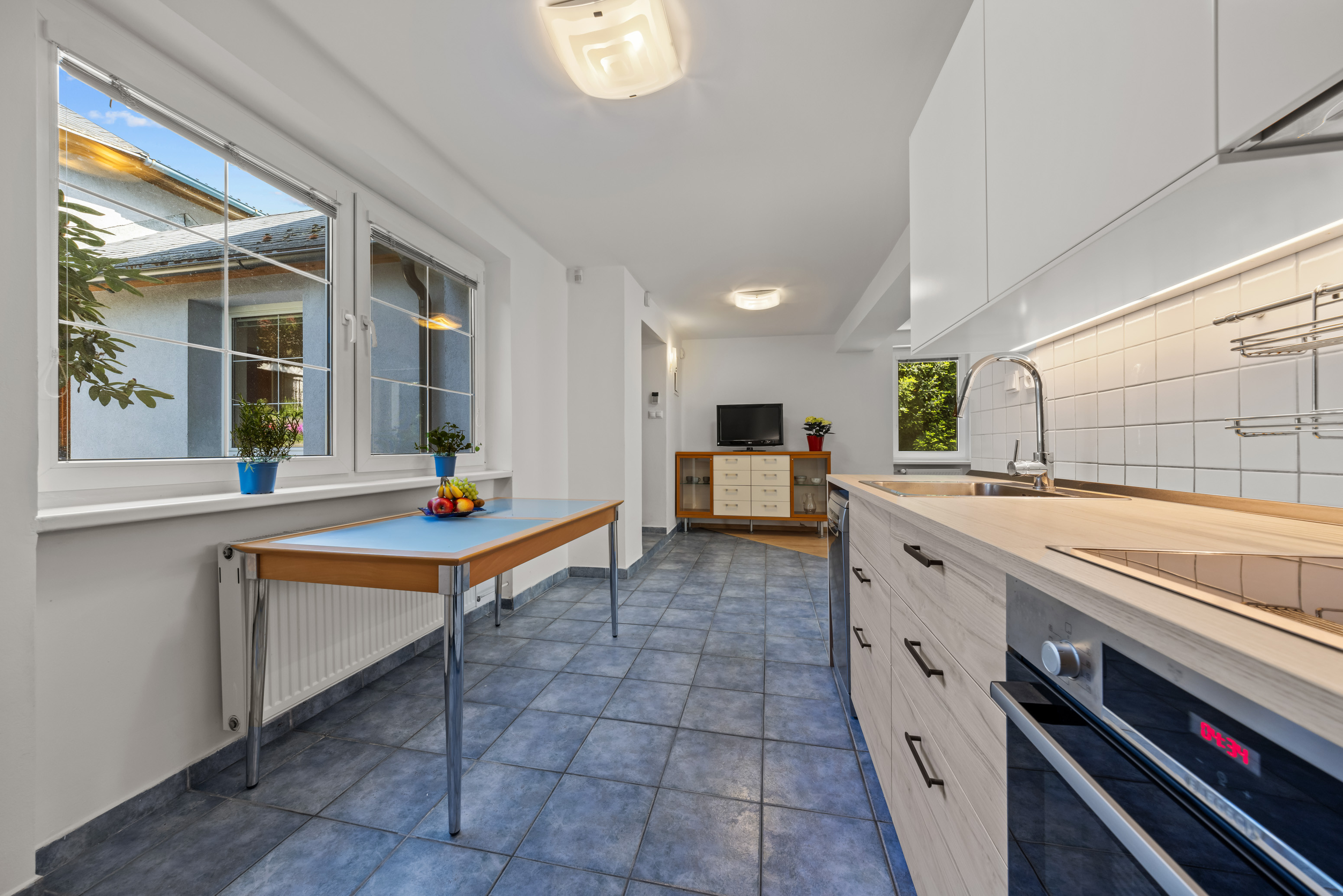 Predaj priestranného 4 izbového rodinného domu s bazénom na Kolibe