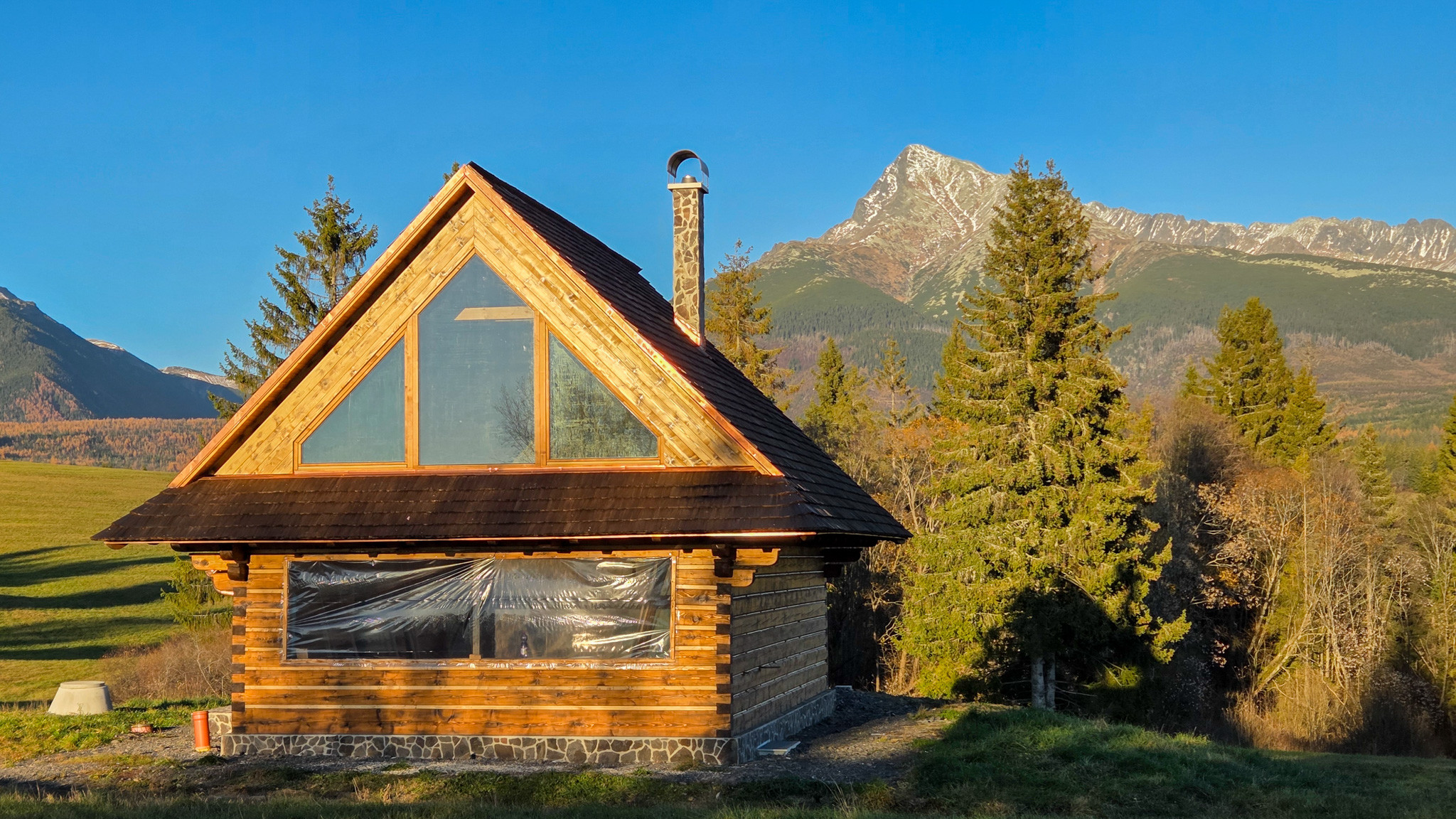 LUXUSNÉ zrubové chalupy s výhľadom na Kriváň (obec Východná)