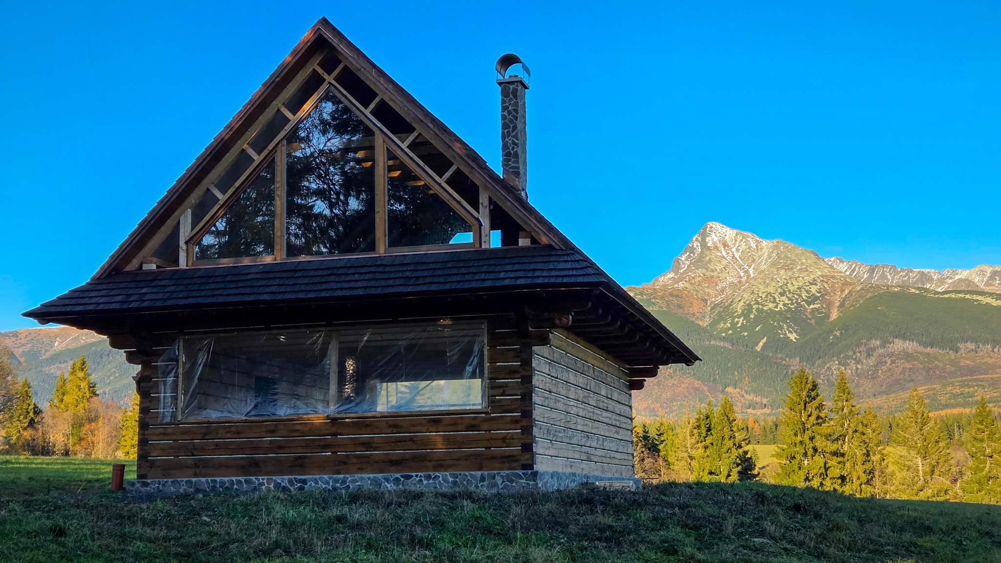 LUXUSNÉ zrubové chalupy s výhľadom na Kriváň (obec Východná)