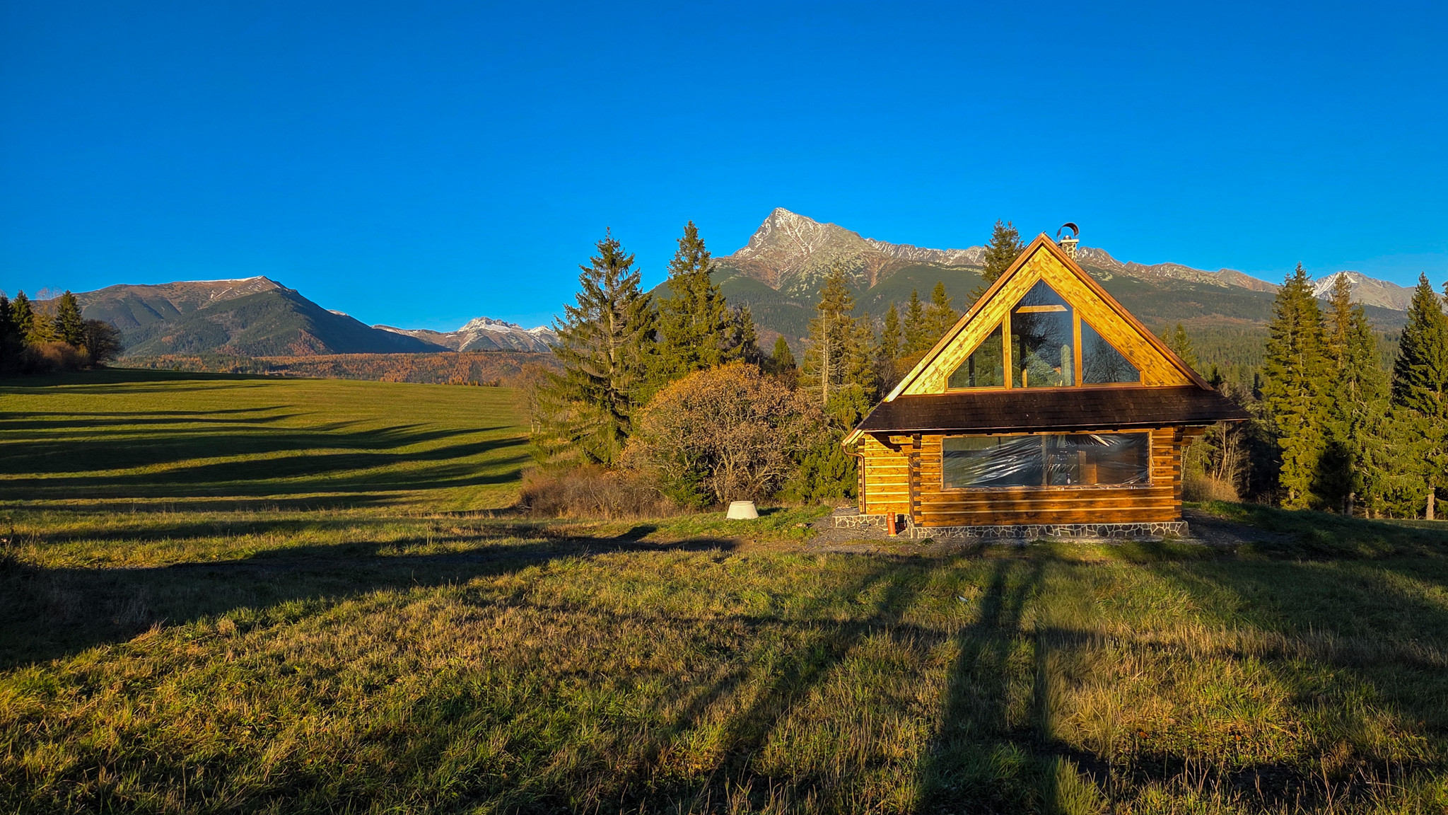 LUXUSNÉ zrubové chalupy s výhľadom na Kriváň (obec Východná)