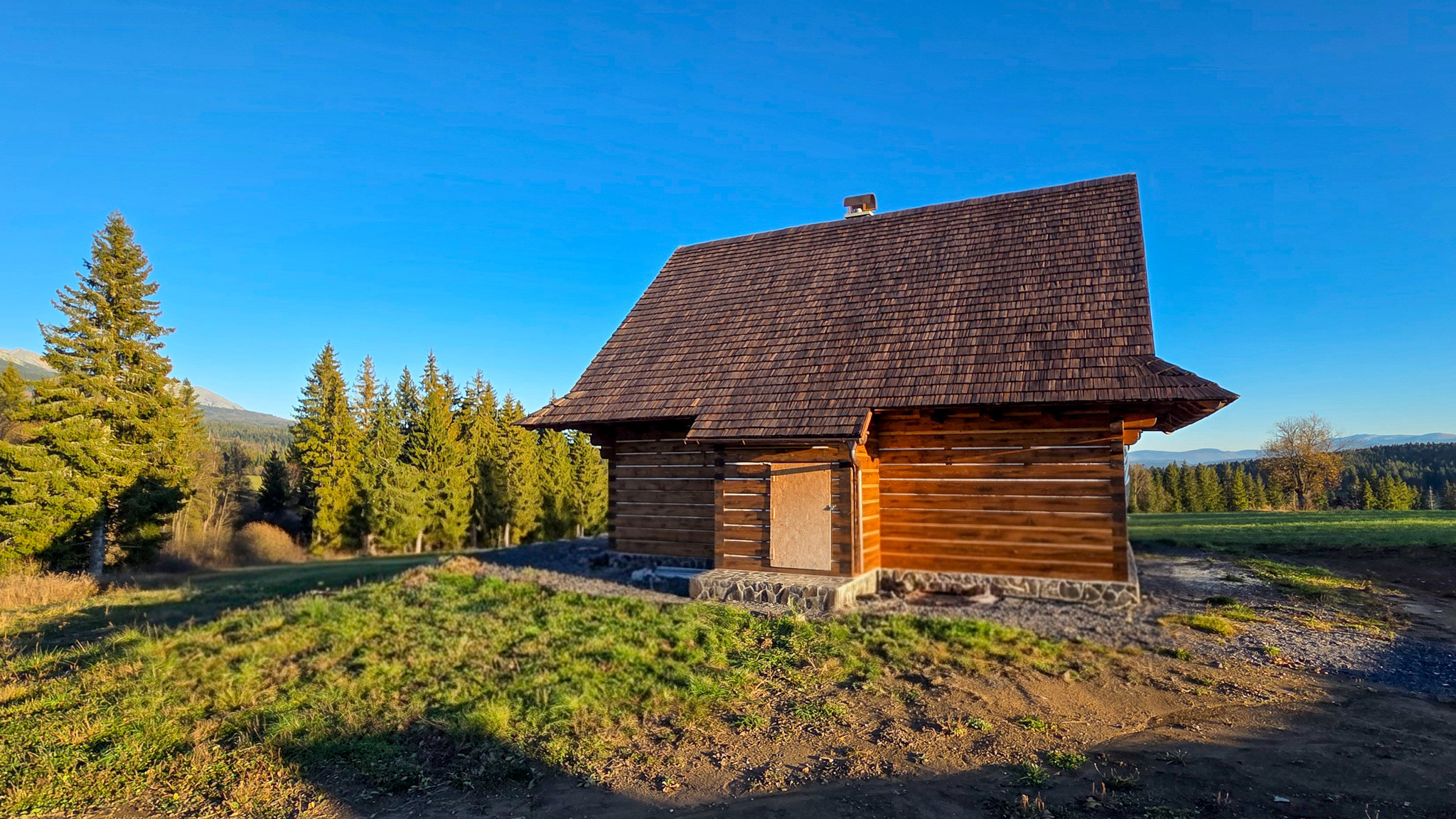 LUXUSNÉ zrubové chalupy s výhľadom na Kriváň (obec Východná)