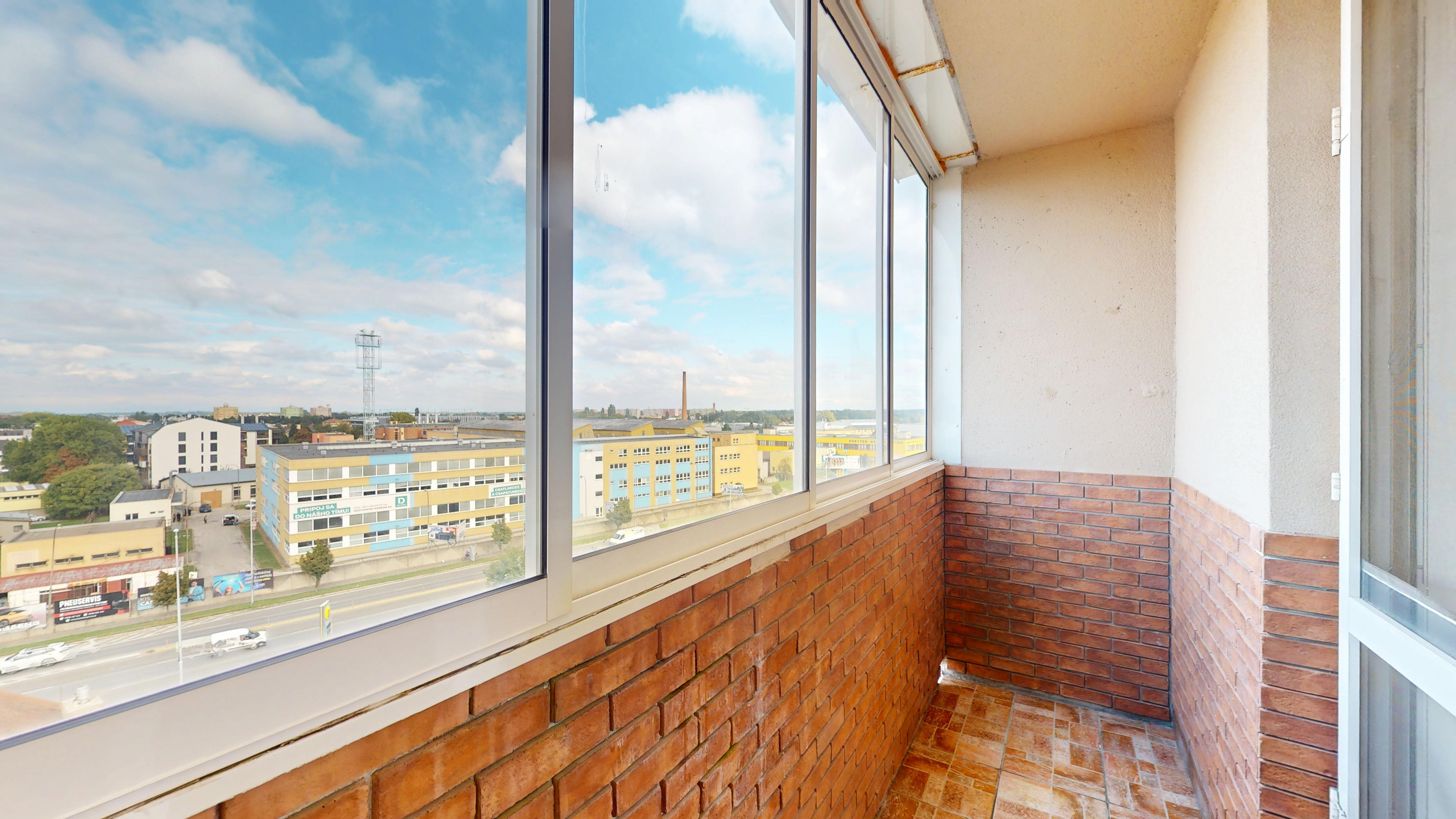 PREDAJ 4 izb. bytu Jilemnického ul., Dunajská Streda, loggia