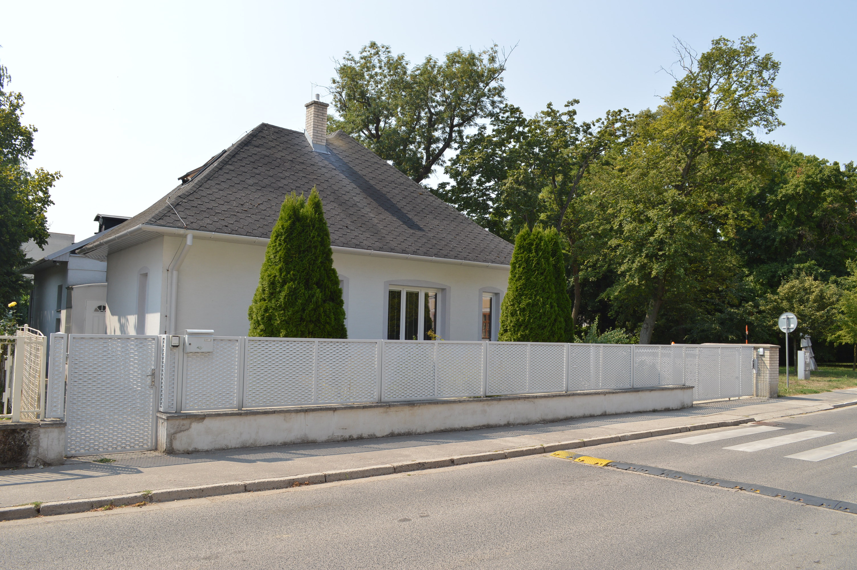 Prenájom priestranného bytu v rodinnom dome – Sadová ulica, Senica.