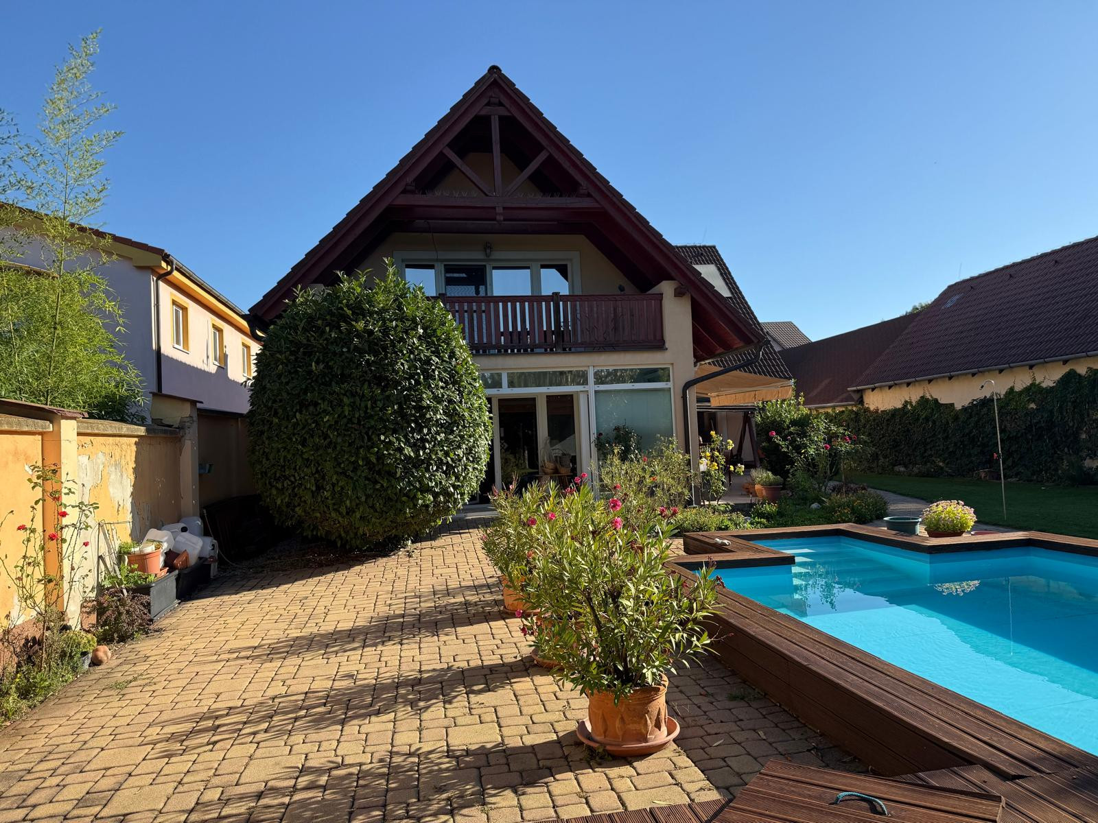 Na predaj 5-izbový rodinný dom s veľkorysou záhradou a bazénom v Podunajských Biskupiciach