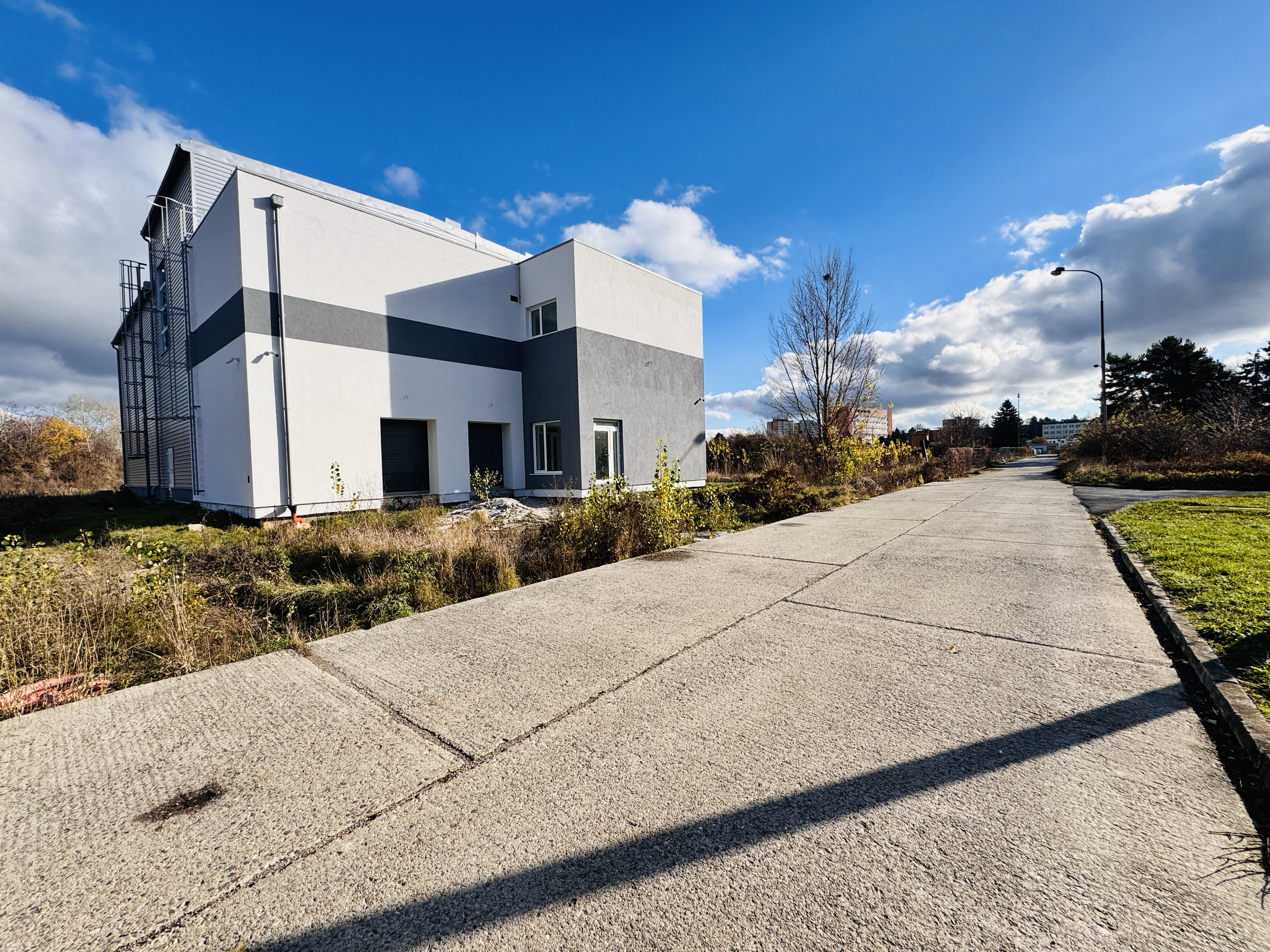 NA PREDAJ: Moderná komerčná budova vo fáze finalizácie – Senica.