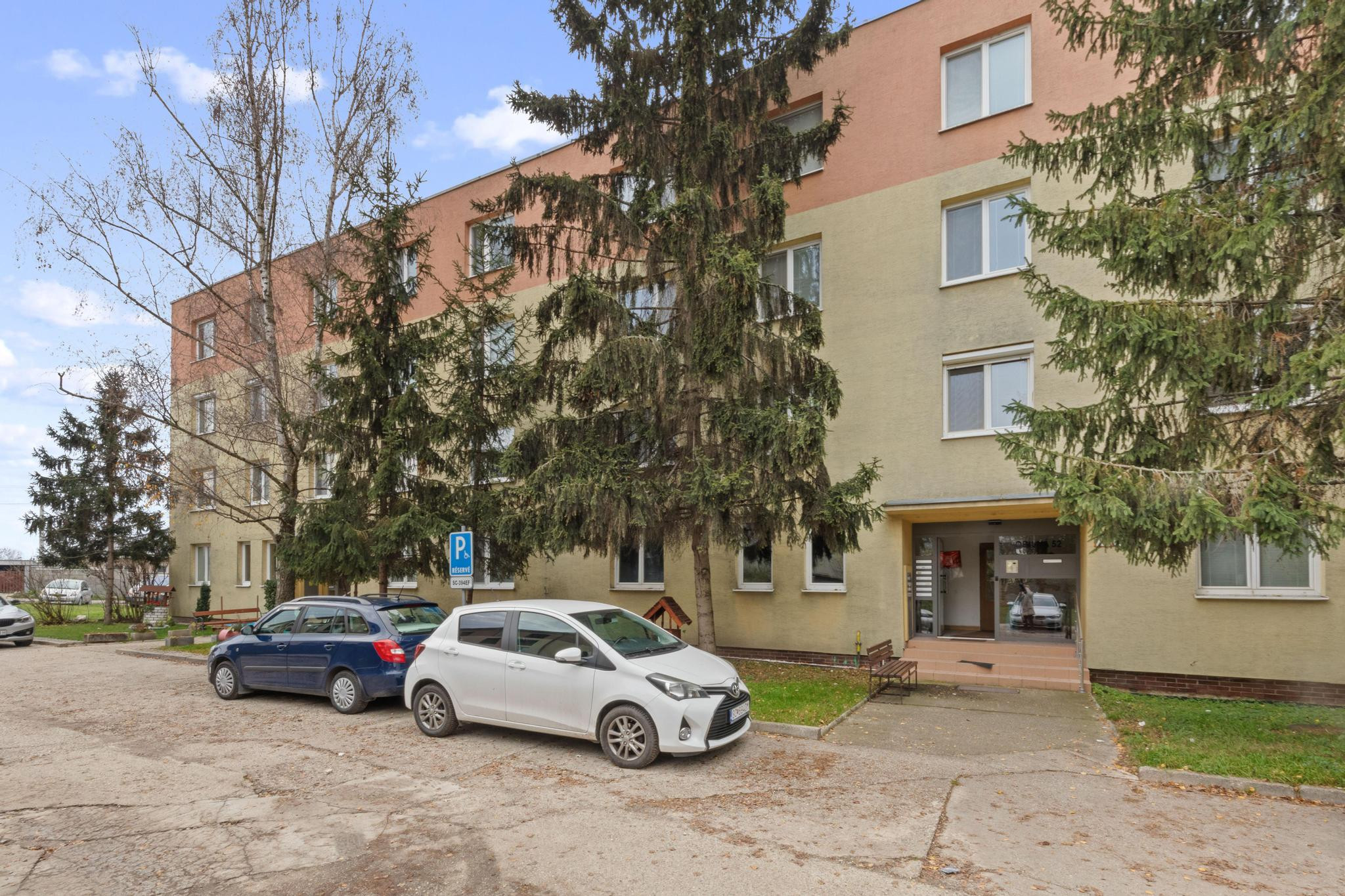 4-izbový byt s loggiou, pivnicou a potenciálom –Bernolákovo