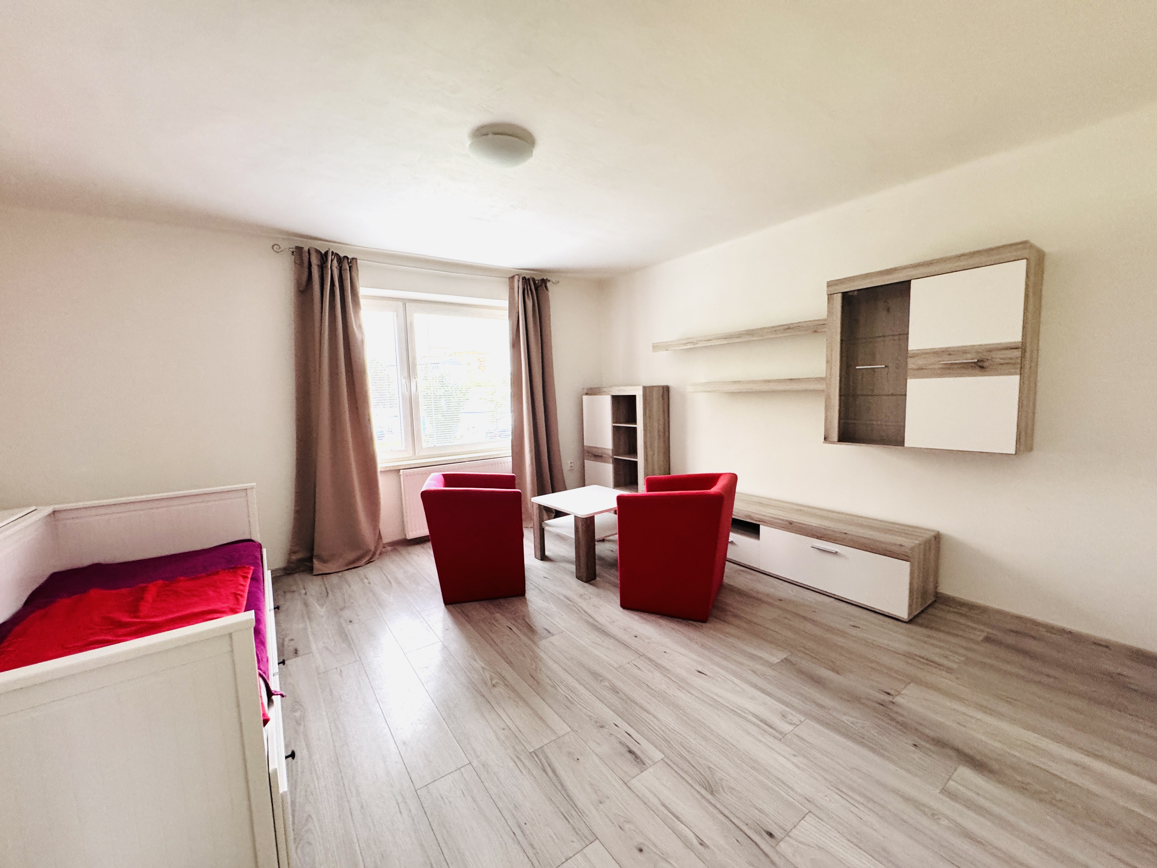 Na prenájom 1-izbový zariadený byt,Holíč -okres Skalica.