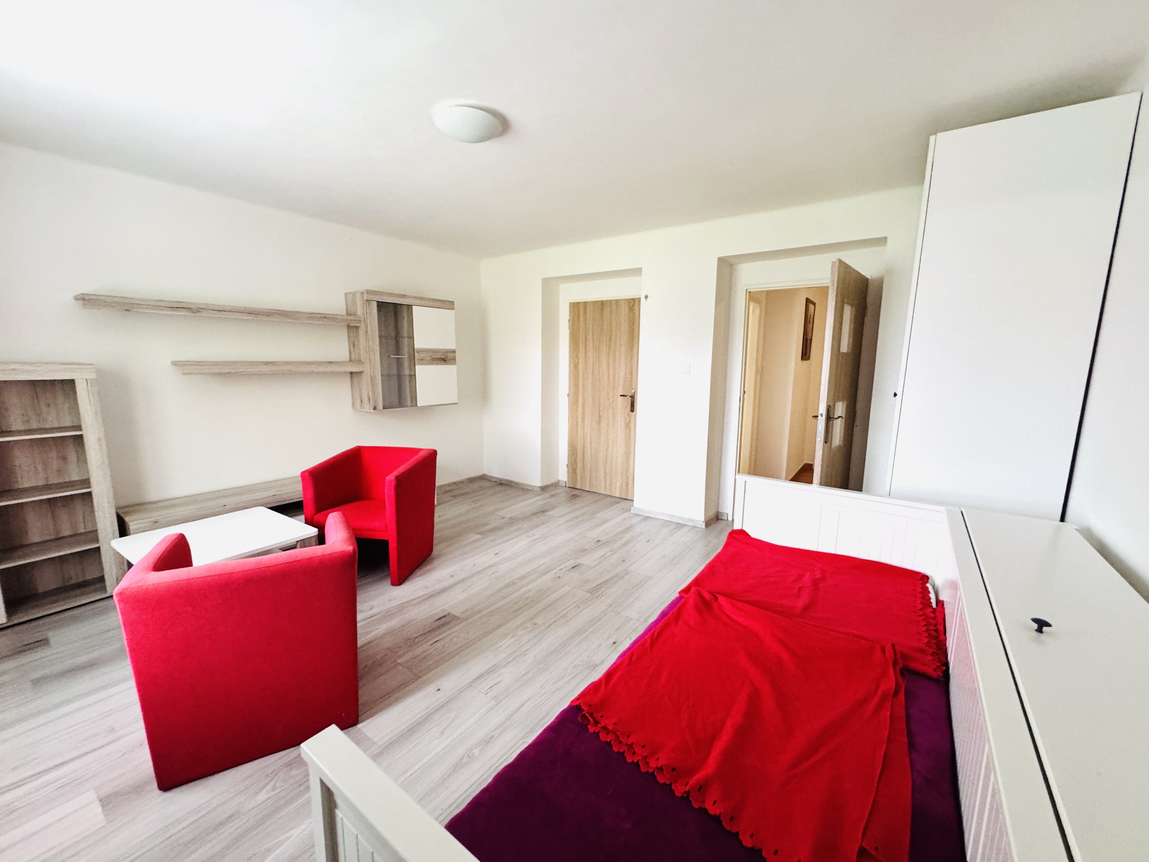 Na prenájom 1-izbový zariadený byt,Holíč -okres Skalica.