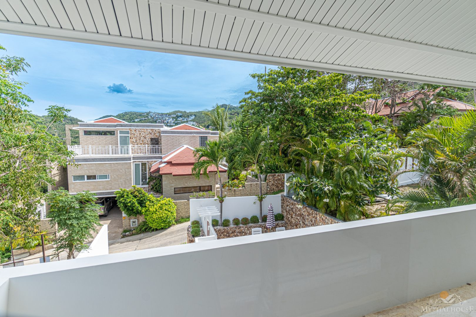 Luxusná 4-izbová vila z travertínu na predaj v Chaweng Noi, Koh Samui