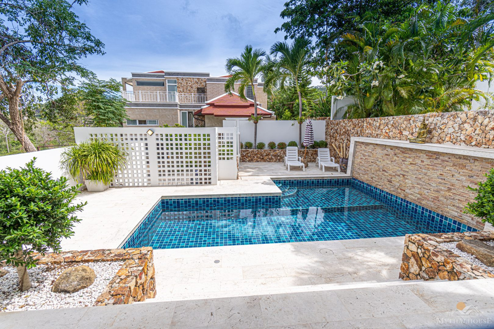 Luxusná 4-izbová vila z travertínu na predaj v Chaweng Noi, Koh Samui