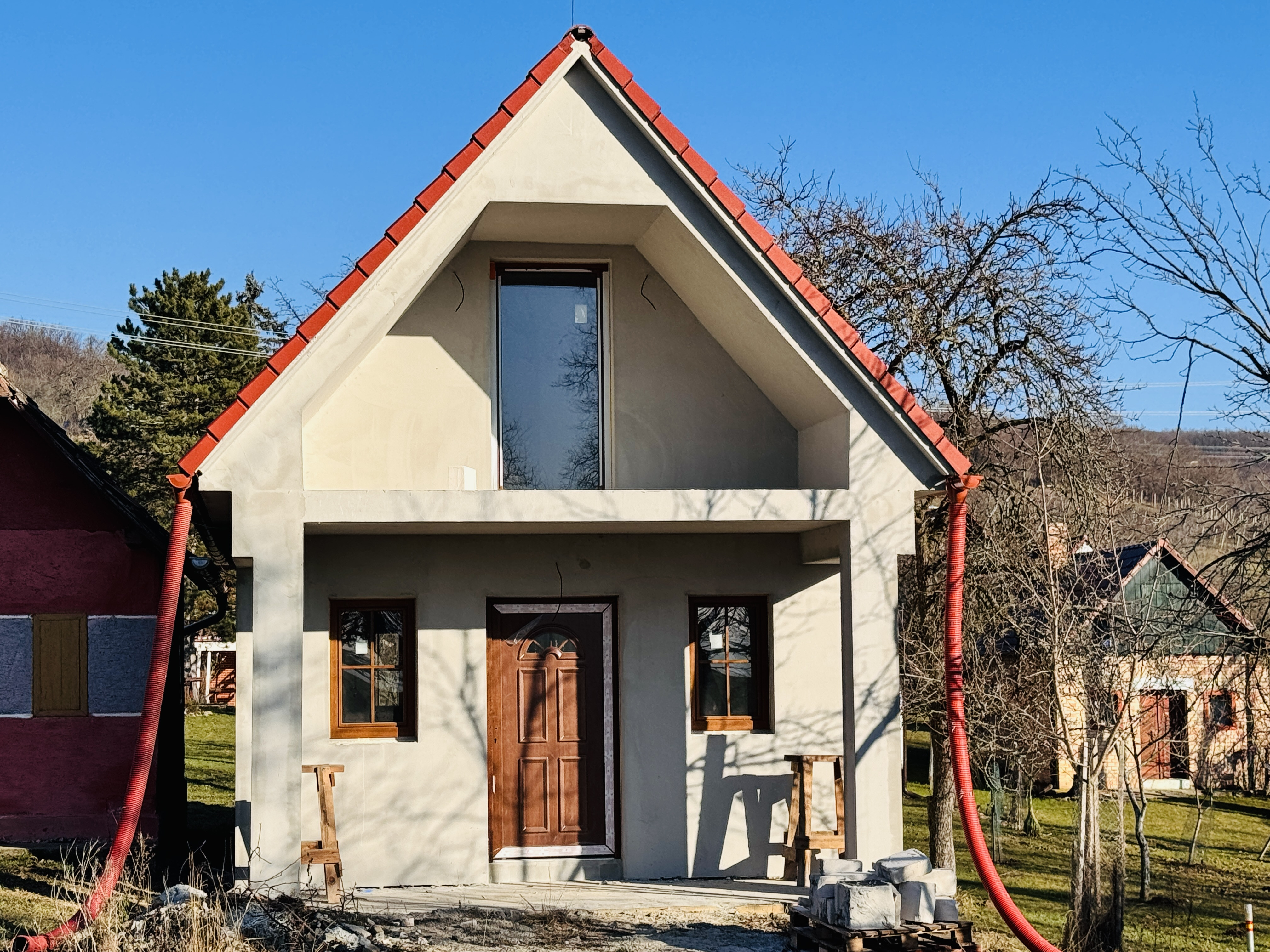 Na predaj rozostavaná poschodová vinohradnícka chatka v okrese Skalica – Radošovské vinohrady.