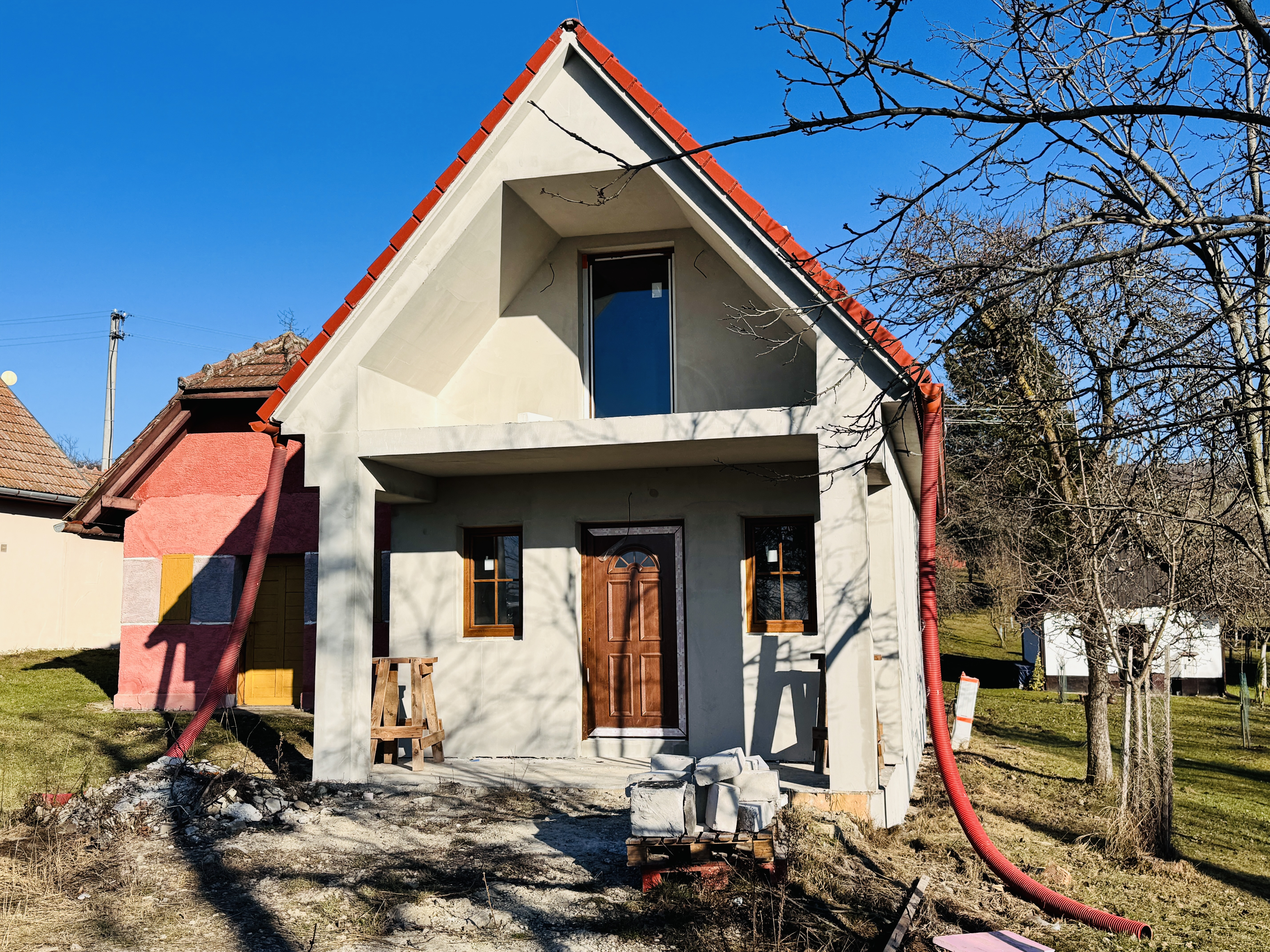 Na predaj rozostavaná poschodová vinohradnícka chatka v okrese Skalica – Radošovské vinohrady.