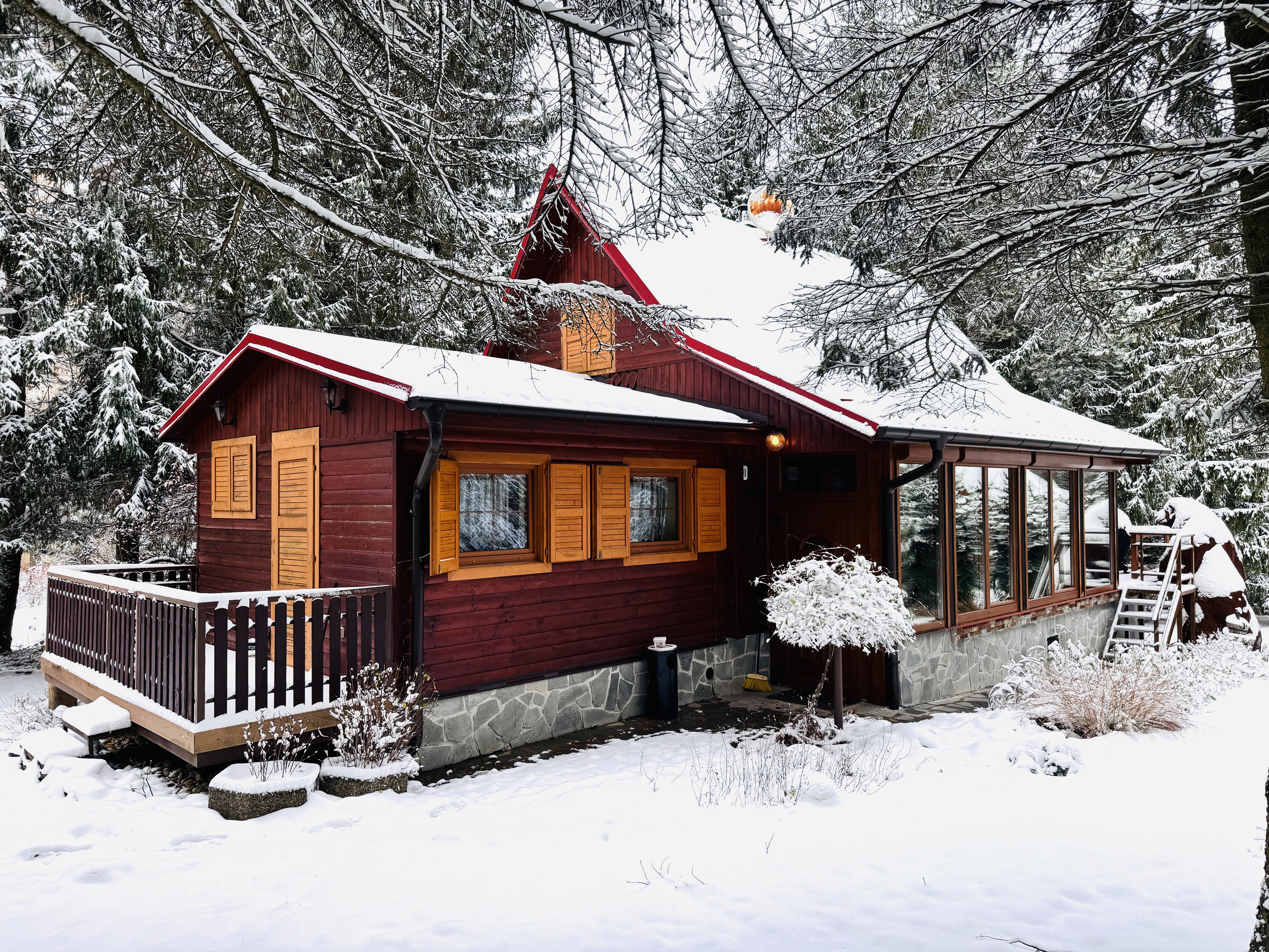 Na predaj rekreačná chata v srdci Skalických hôr .