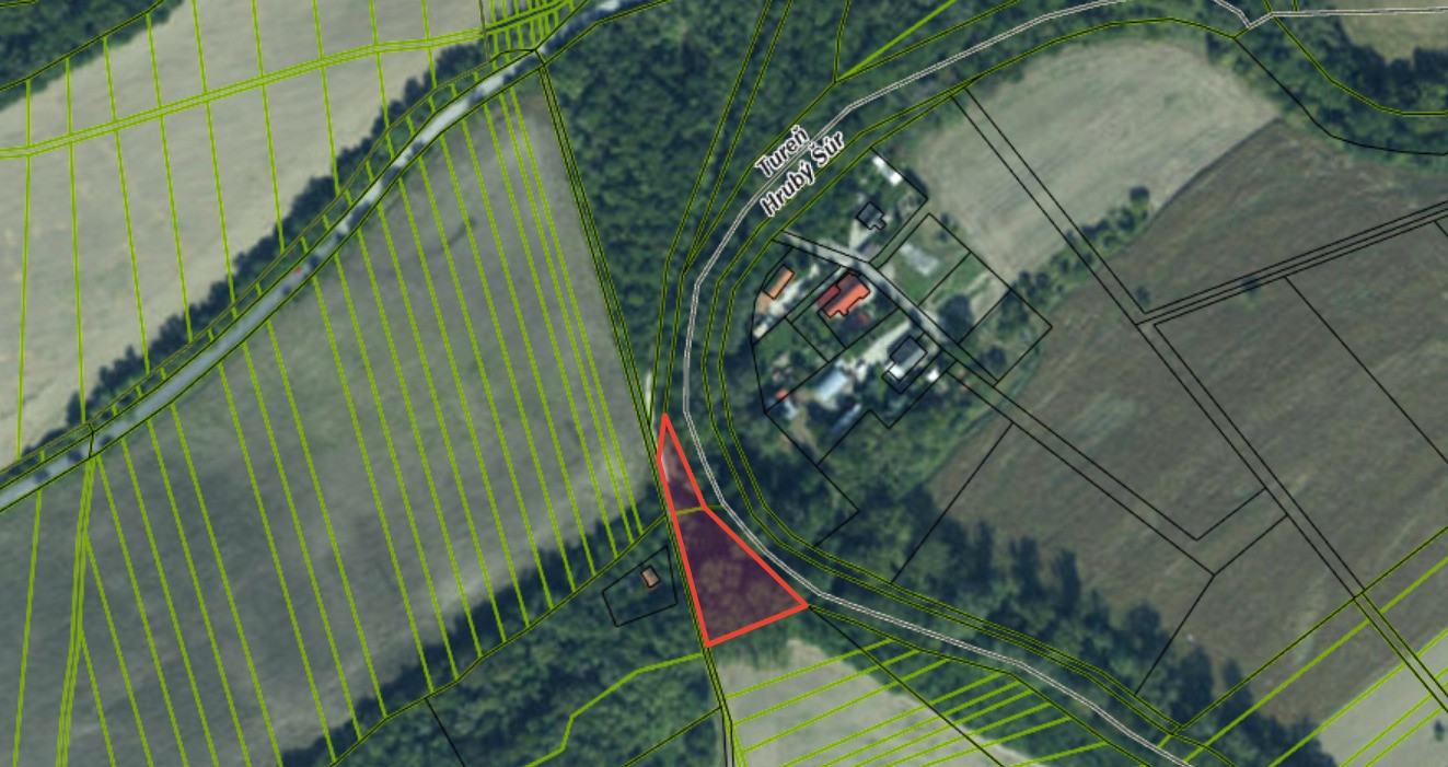 Pozemok pri potoku s atmosférou prírody – Tureň