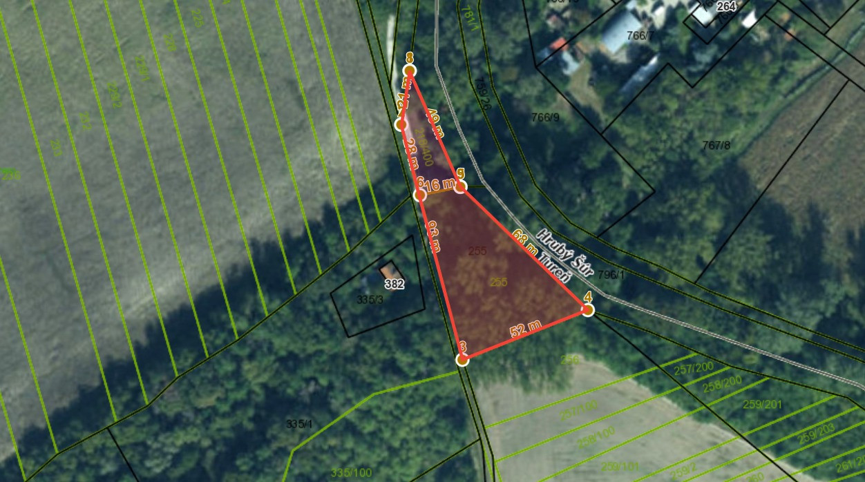 Pozemok pri potoku s atmosférou prírody – Tureň