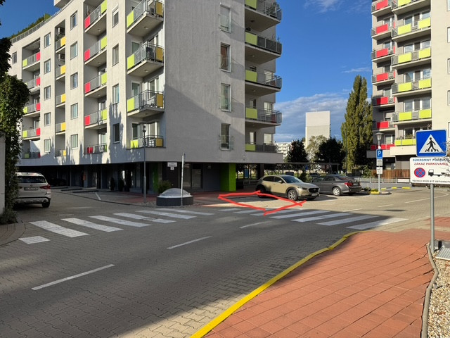 PRENÁJOM: Vonkajšieho parkovacieho státia