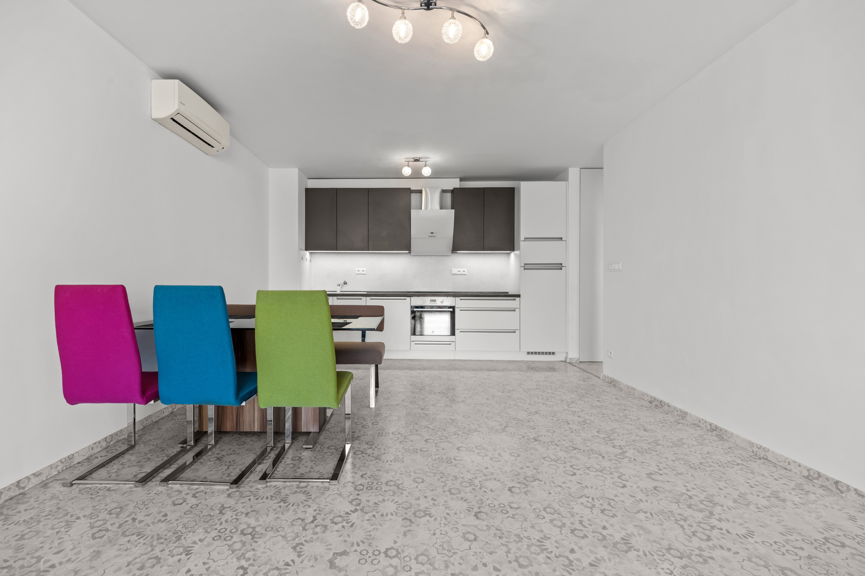 PRENÁJOM -  VEĽKOMETRÁŽNY, BEZBARIÉROVÝ 2-IZBOVÝ BYT V NOVOSTAVBE, CENTRUM ŠAMORÍN