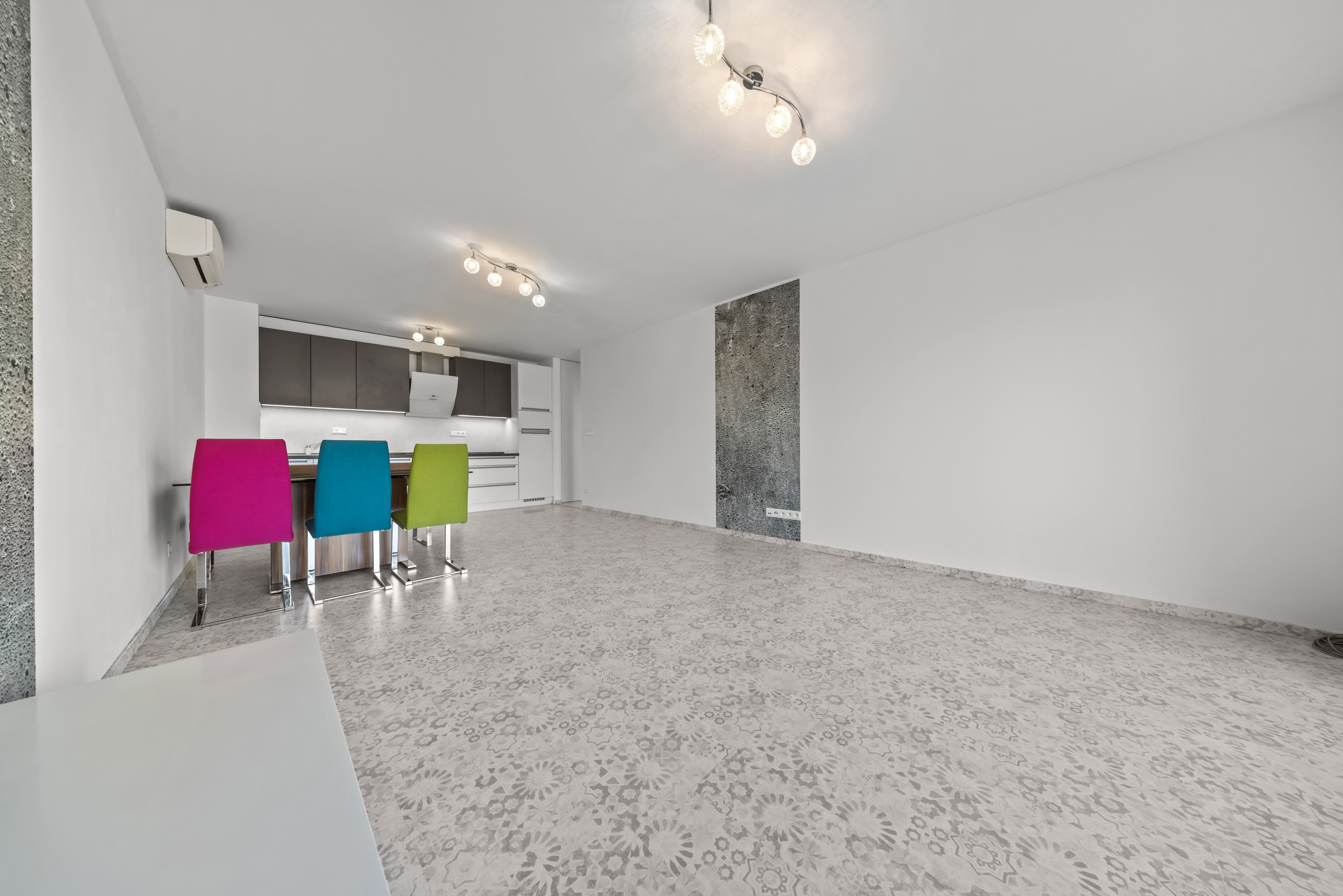 PRENÁJOM -  VEĽKOMETRÁŽNY, BEZBARIÉROVÝ 2-IZBOVÝ BYT V NOVOSTAVBE, CENTRUM ŠAMORÍN