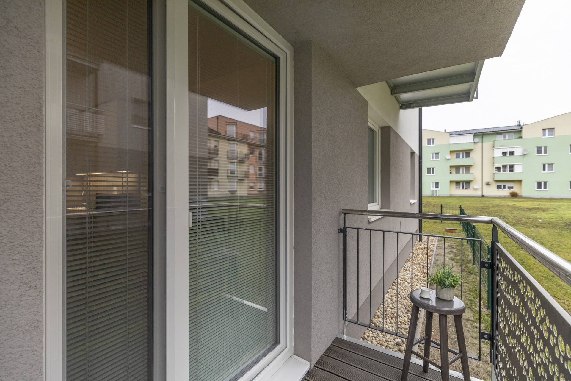 Na prenájom - Kompletne zariadený , bezbariérový 1-izbový byt v novostavbe, Sídlisko Platan Šamorín