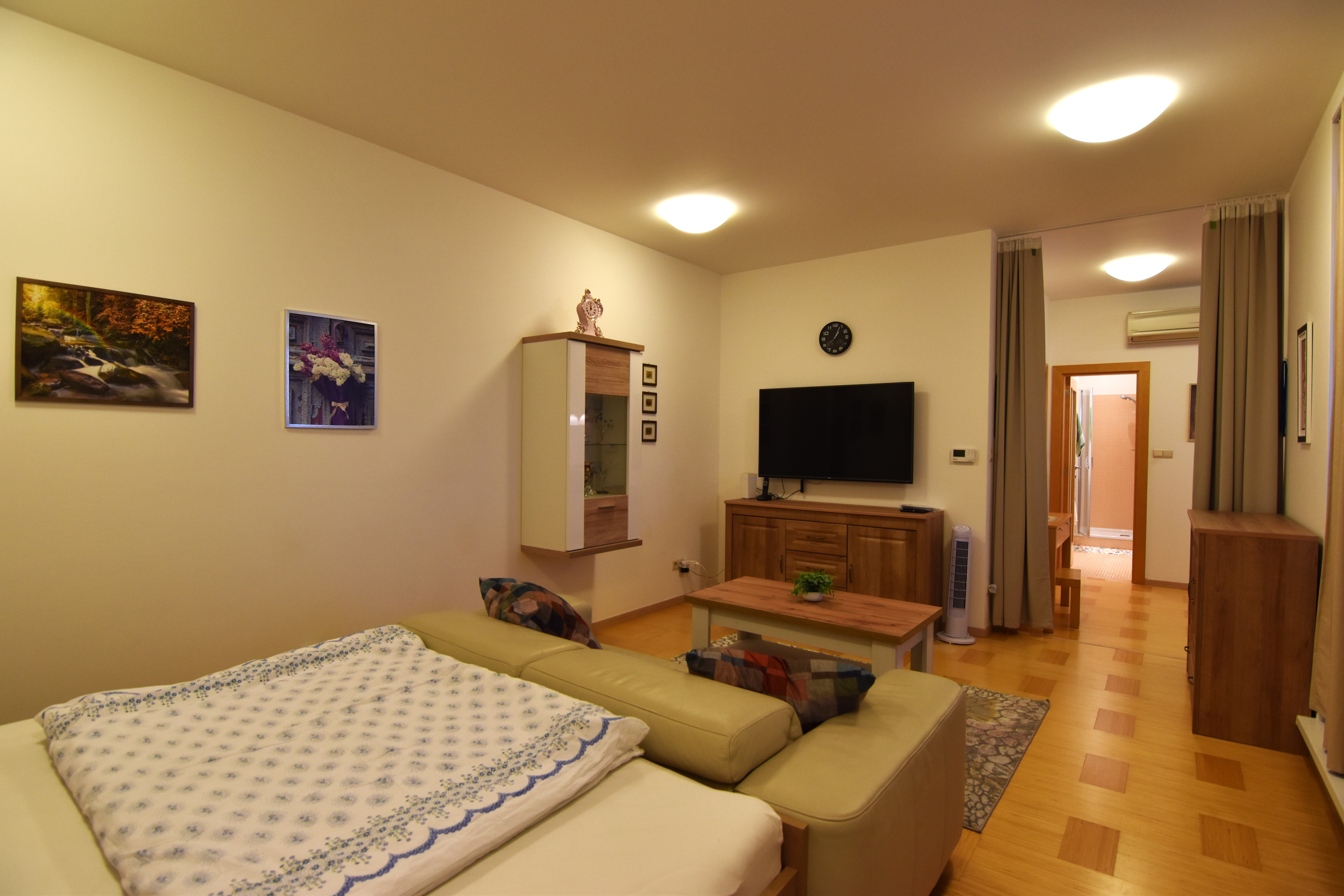 Na prenájom kompletne zariadený 1-izbový byt v Bratislave.