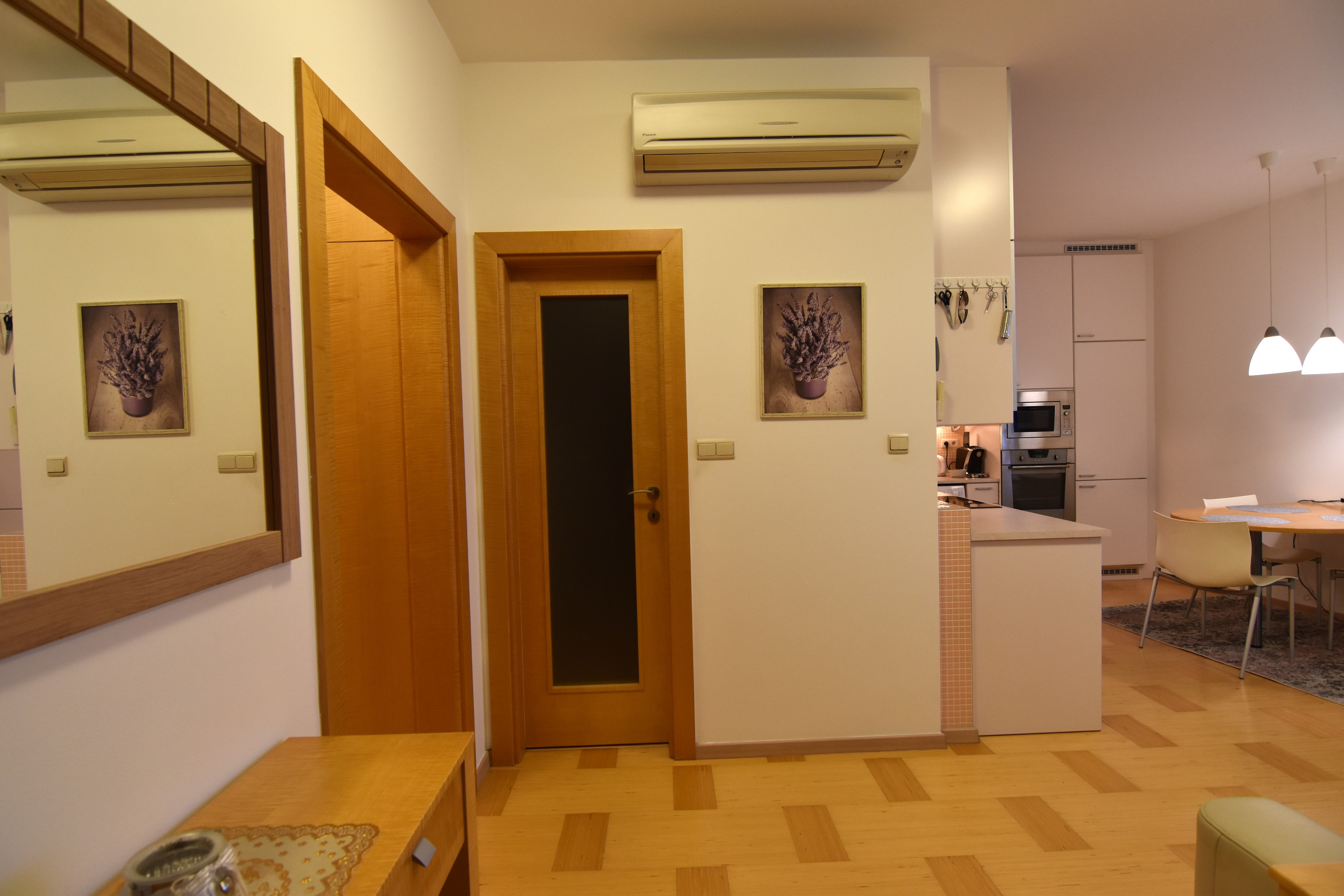 Na prenájom kompletne zariadený 1-izbový byt v Bratislave.