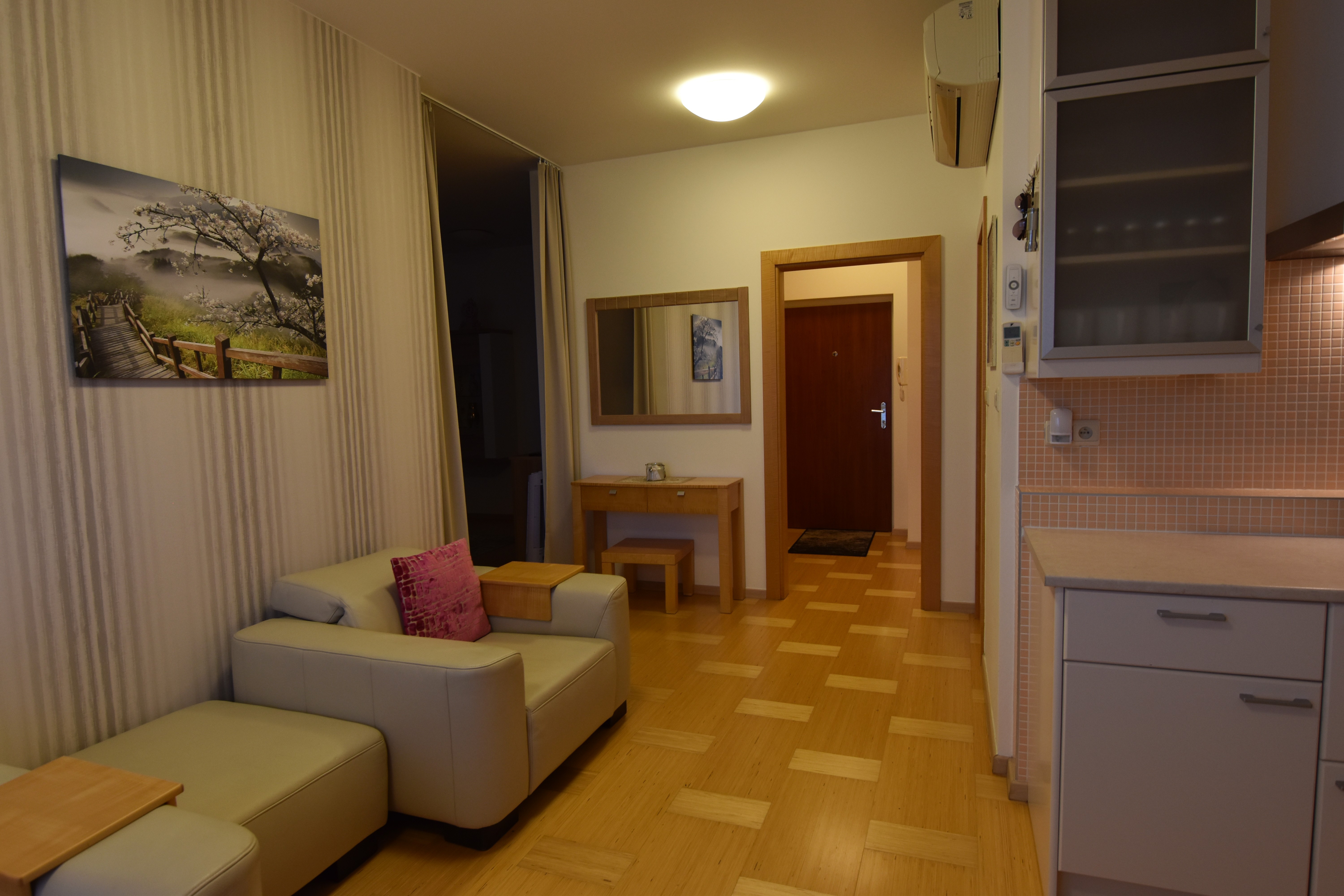 Na prenájom kompletne zariadený 1-izbový byt v Bratislave.