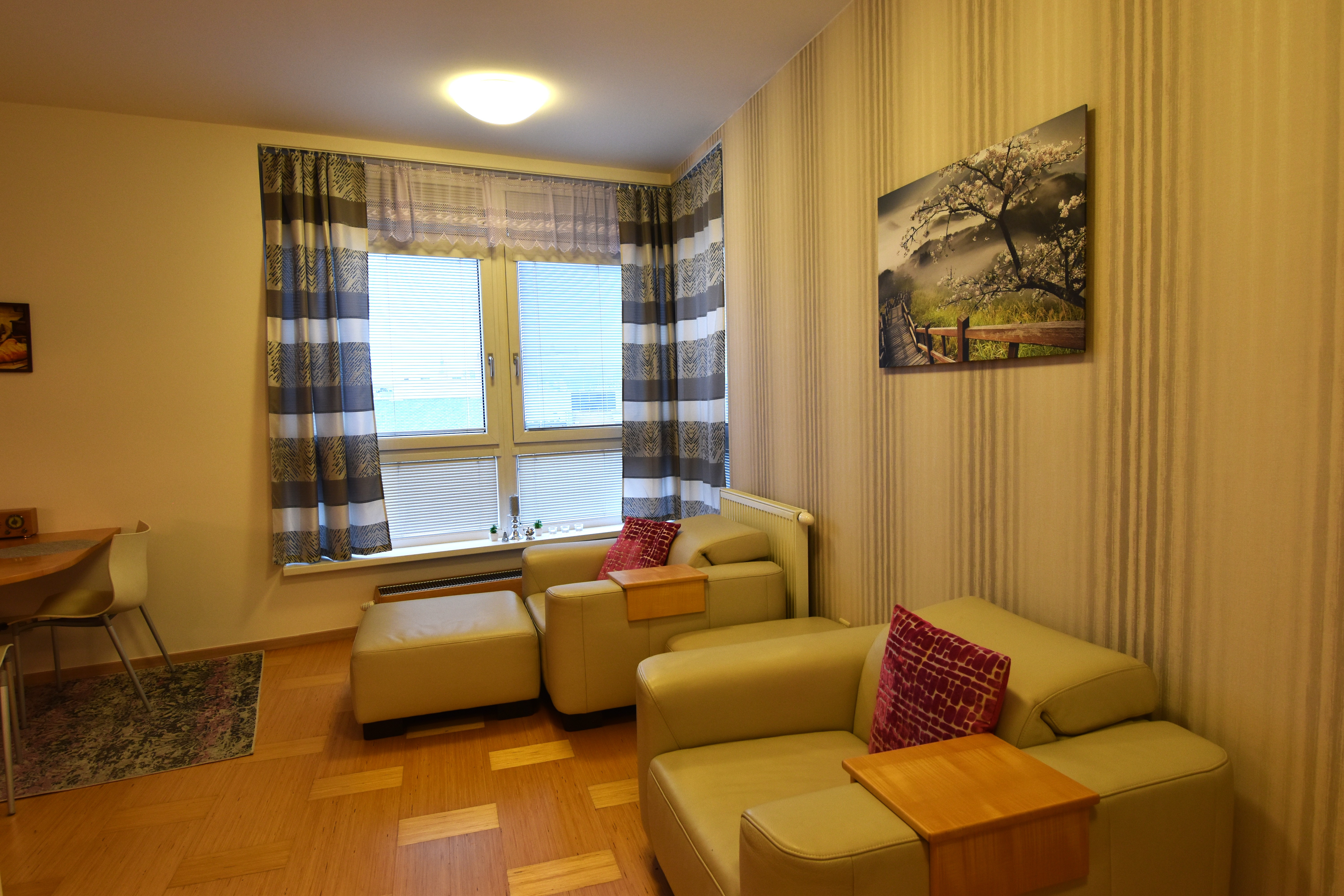 Na prenájom kompletne zariadený 1-izbový byt v Bratislave.