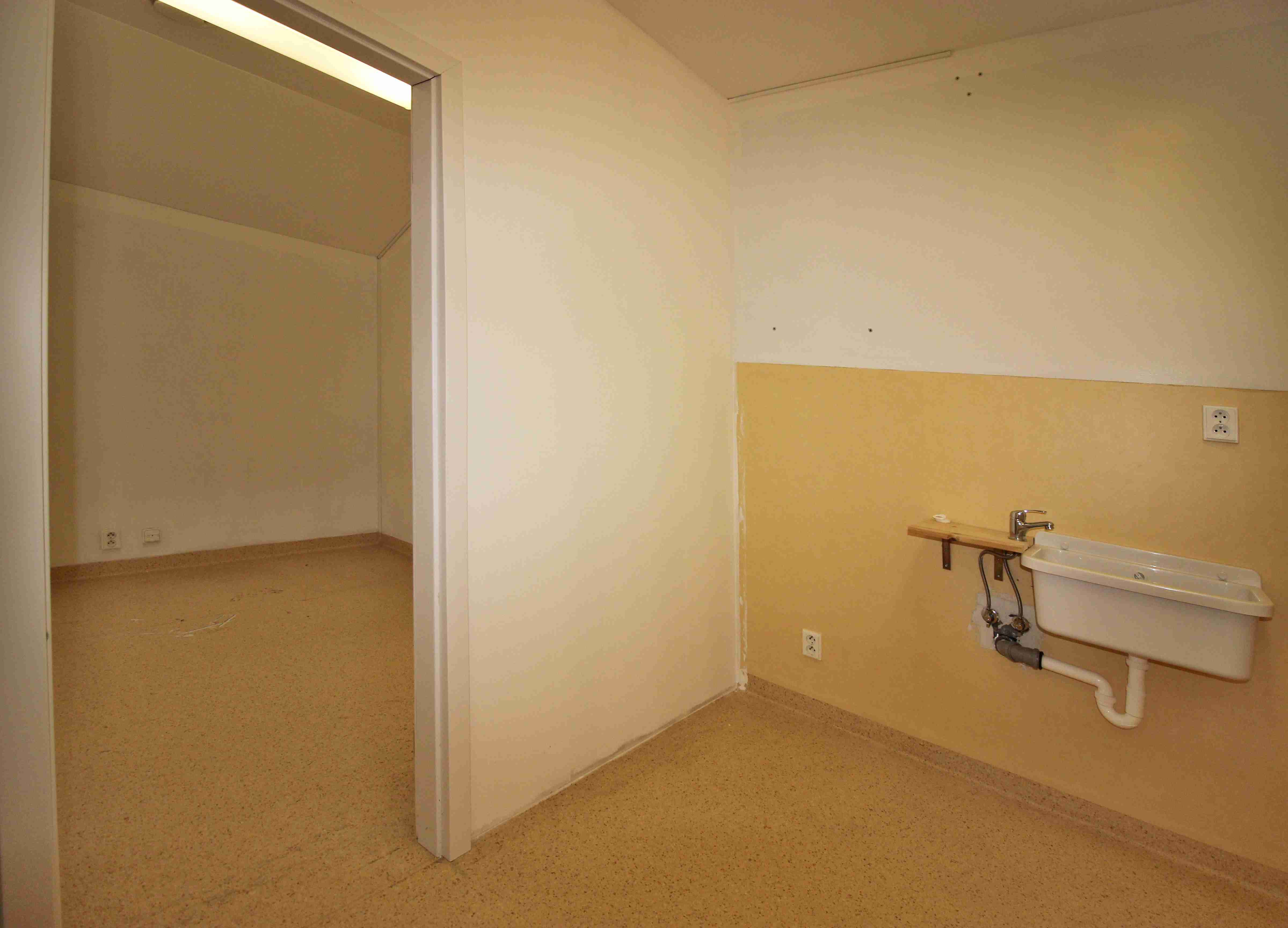 PRENÁJOM ambulancia/služby 36,10 m2, Piešťany, Winterova ul.