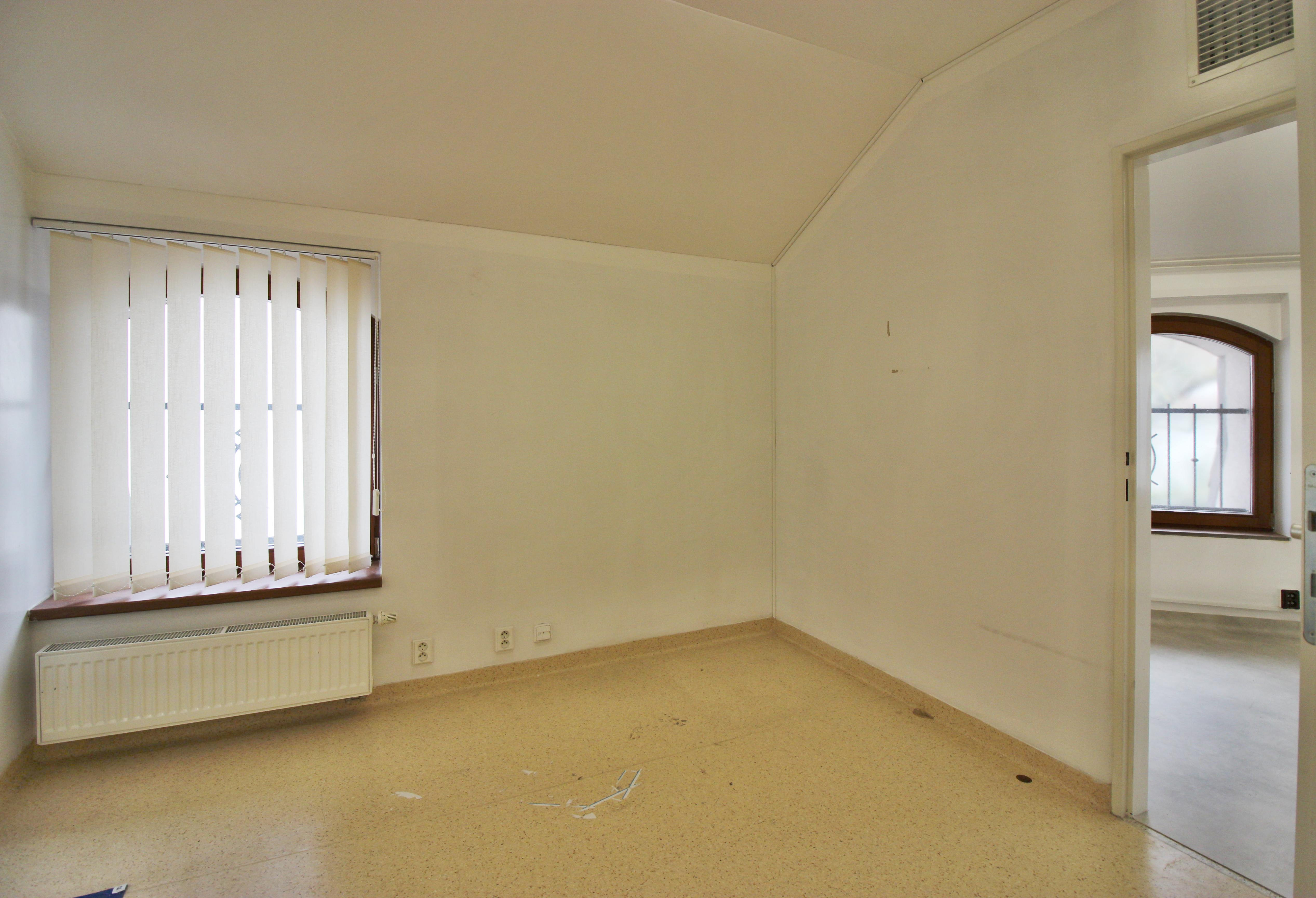 PRENÁJOM ambulancia/služby 36,10 m2, Piešťany, Winterova ul.