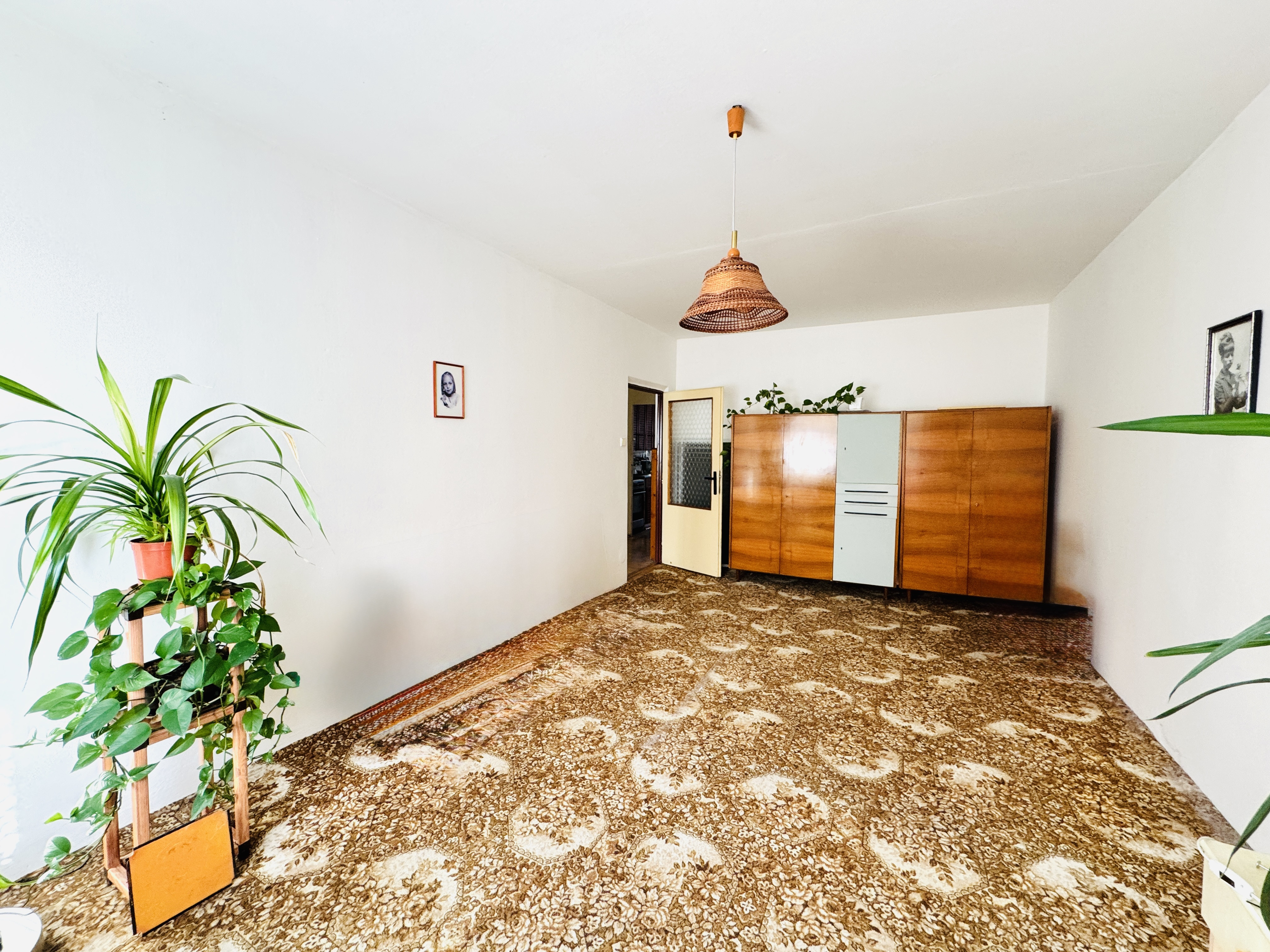 Priestranný 3-izbový byt 84 m² s balkónom – Skalica, Dr. Clementisa.