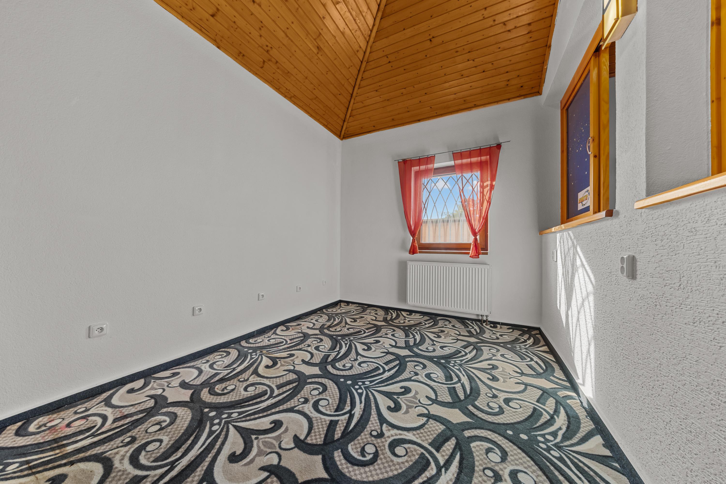 PREDAJ KOMERČNÉHO PRIESTORU, ROHOVCE (25 min. Bratislava R7)