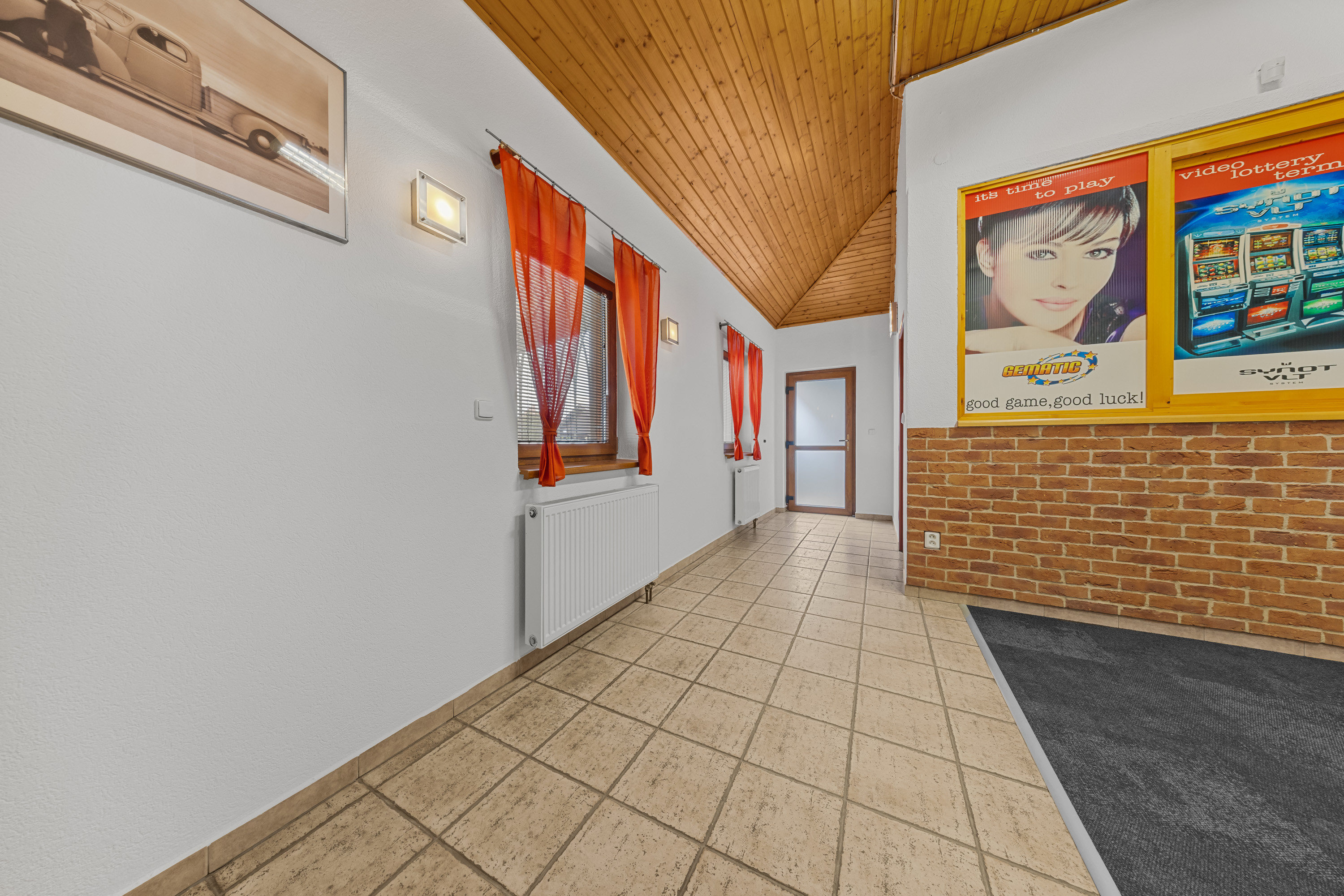 PREDAJ KOMERČNÉHO PRIESTORU, ROHOVCE (25 min. Bratislava R7)