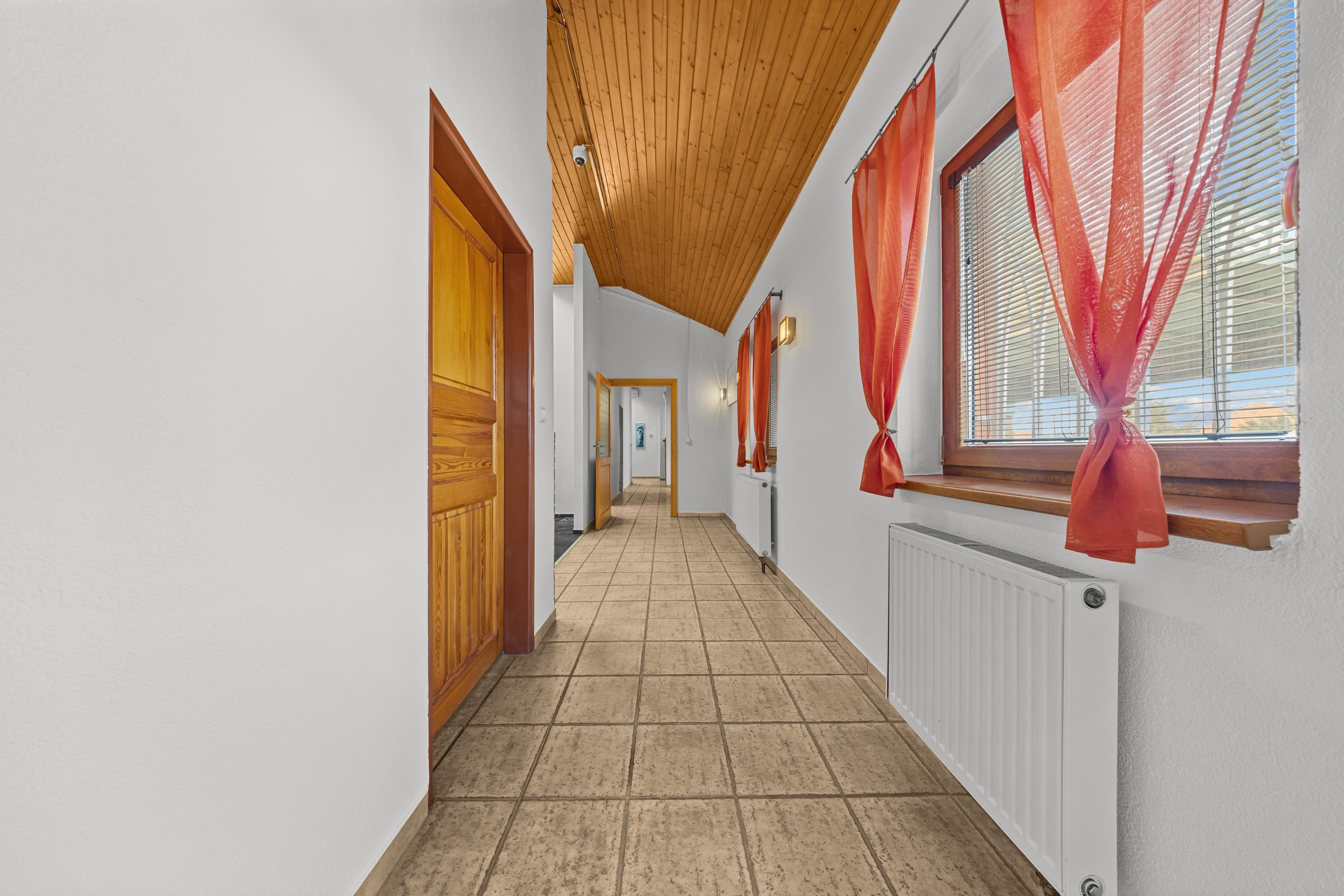 PREDAJ KOMERČNÉHO PRIESTORU, ROHOVCE (25 min. Bratislava R7)