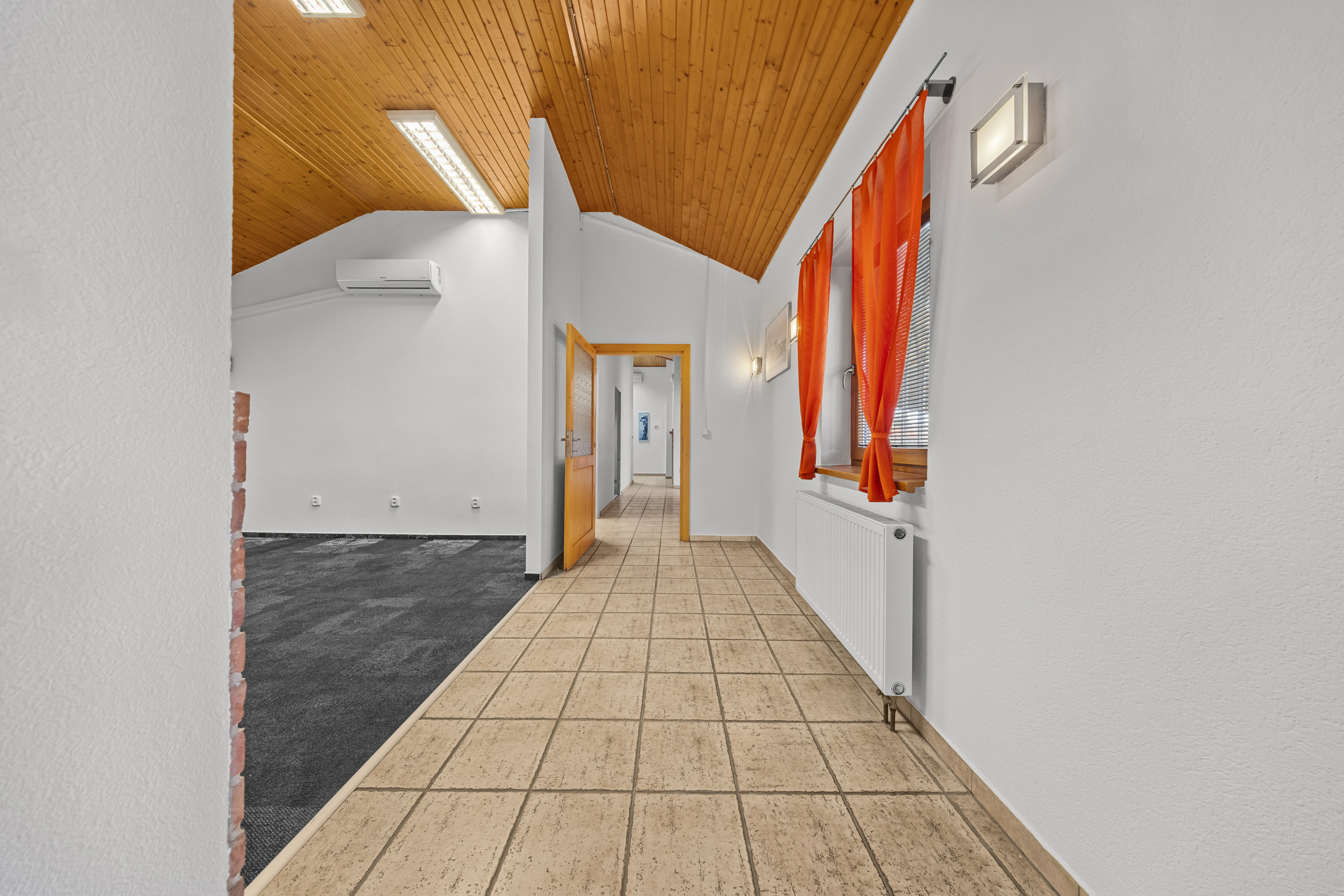 PREDAJ KOMERČNÉHO PRIESTORU, ROHOVCE (25 min. Bratislava R7)